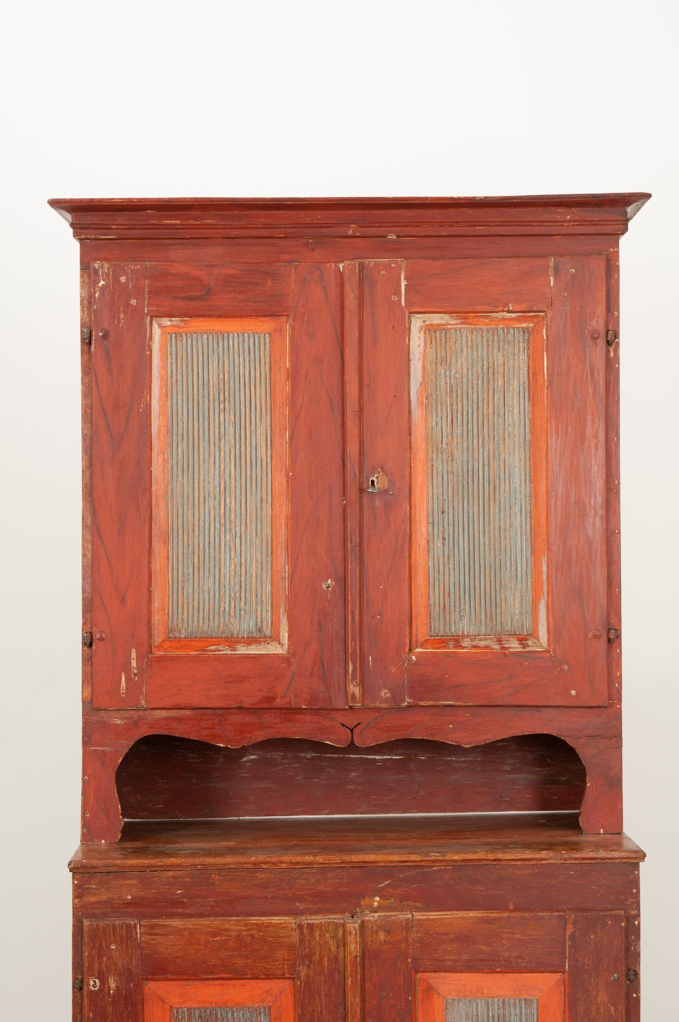 Gustavian 19th Century Cabinet with Original Paint In Good Condition For Sale In Baton Rouge, LA