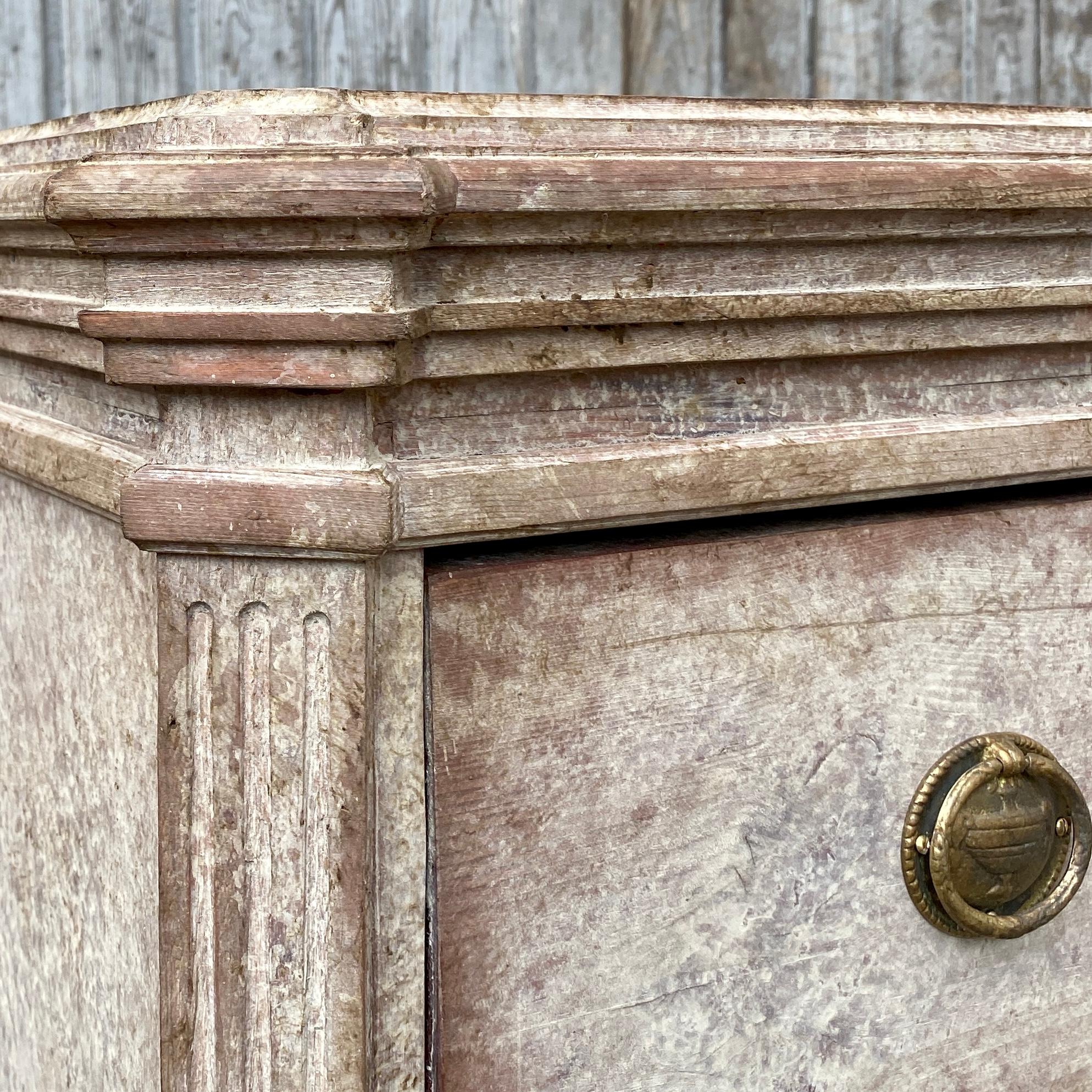 Gustavian 19th Century Grey Painted 3 Drawer Dresser  For Sale 4