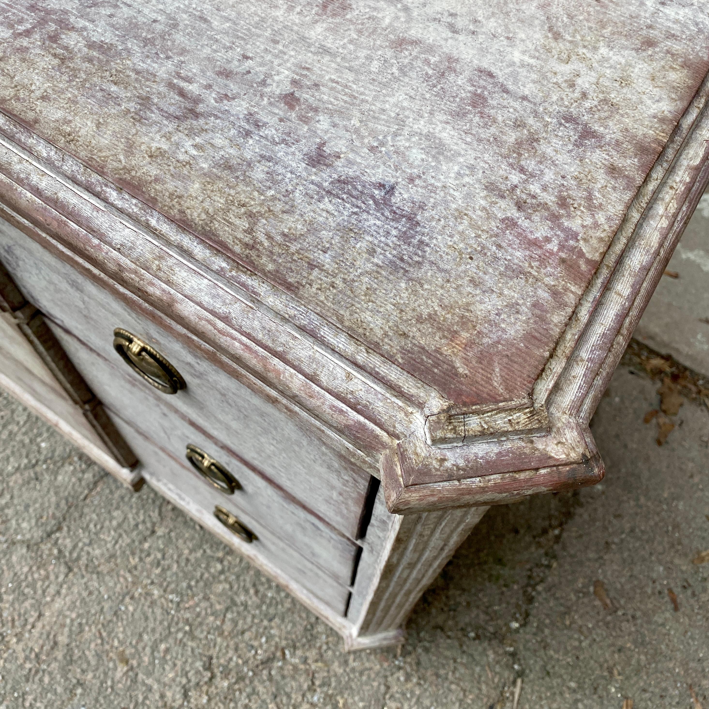 Gustavian 19th Century Grey Painted 3 Drawer Dresser  For Sale 8