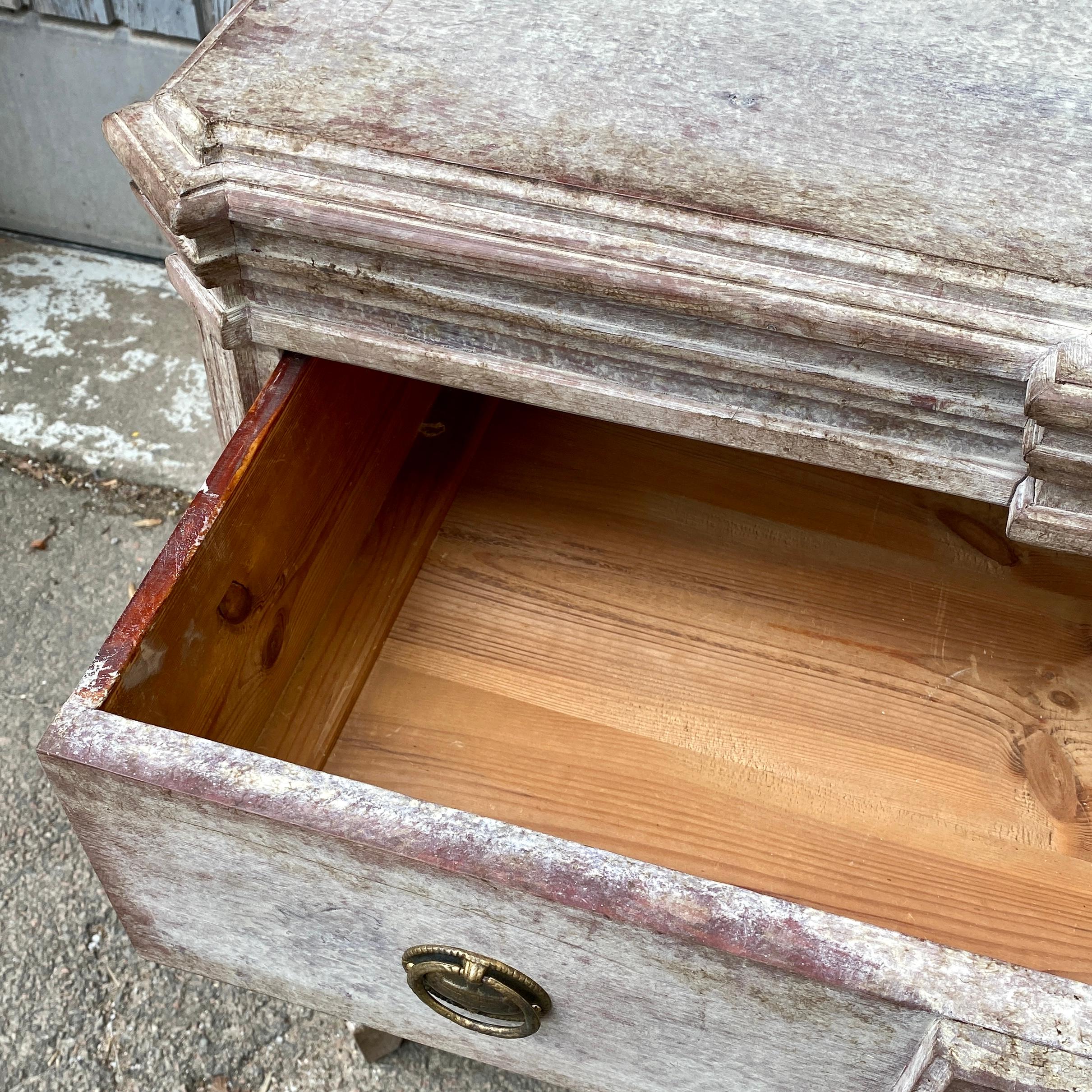 Gustavian 19th Century Grey Painted 3 Drawer Dresser  For Sale 9