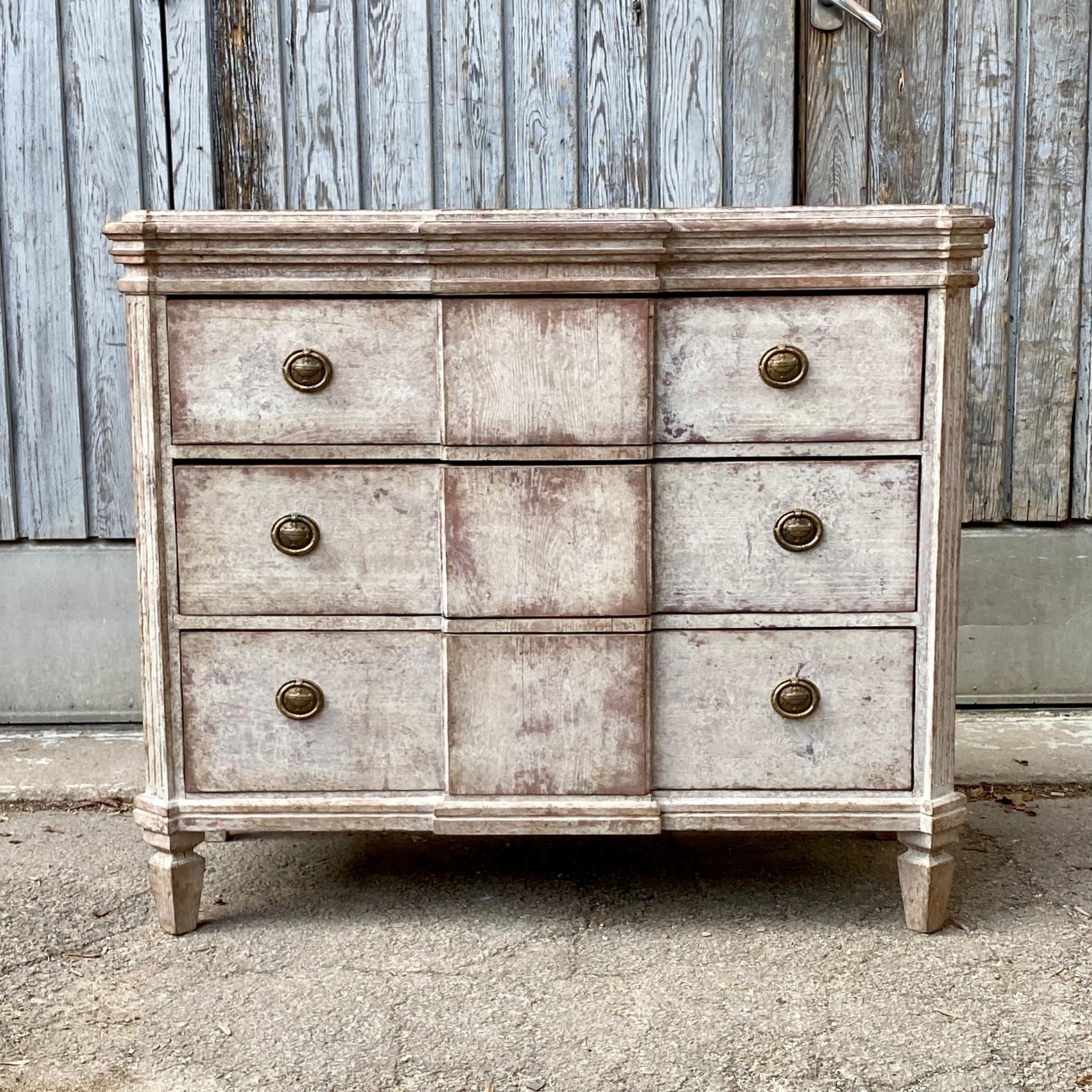 Gustavian 19th Century Grey Painted 3 Drawer Dresser  For Sale 2