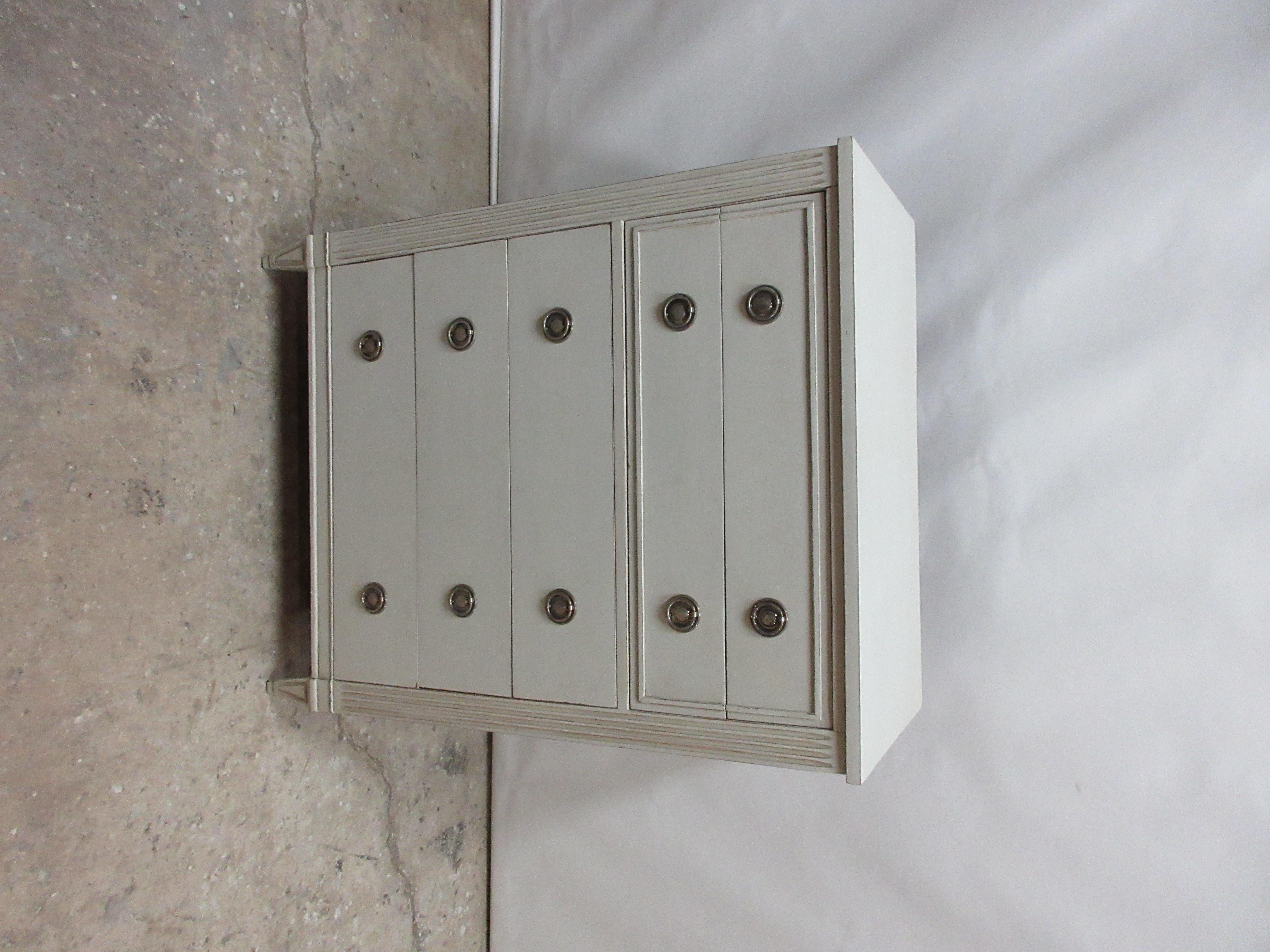 This is a Gustavian 5 drawer chest of drawers, it’s been restored and repainted with Milk Paints 