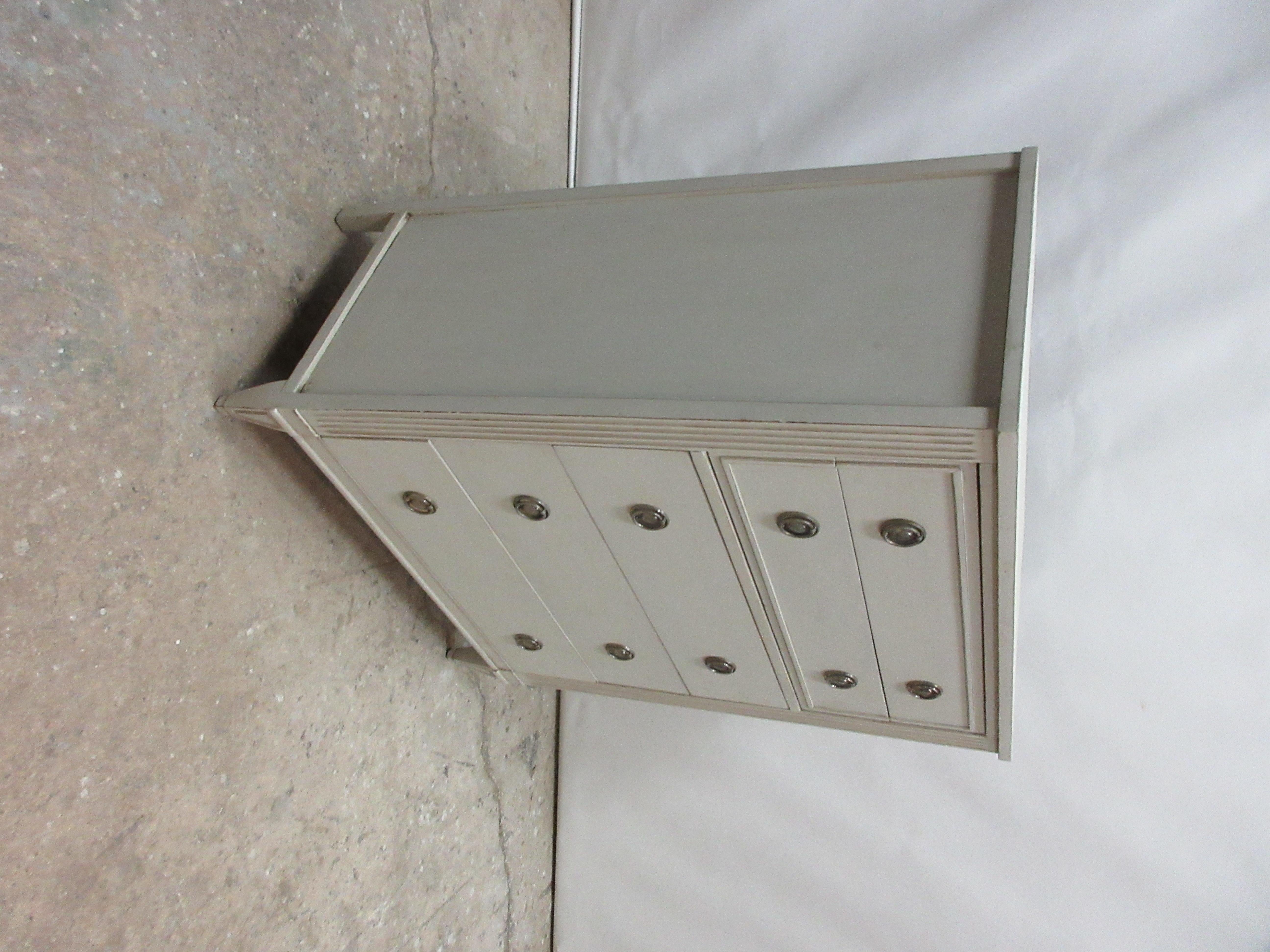 Gustavian 5 Drawer Chest of Drawers In Good Condition In Hollywood, FL