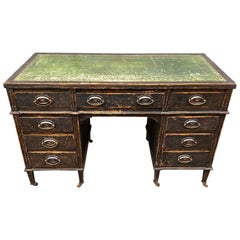 Bureau de direction Gustavian peint en noir Greene & Greene avec plateau en cuir