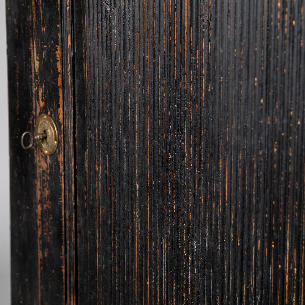 Armadio Gustavo a un'anta dipinto di nero, Svezia, fine del XVIII secolo in vendita 1