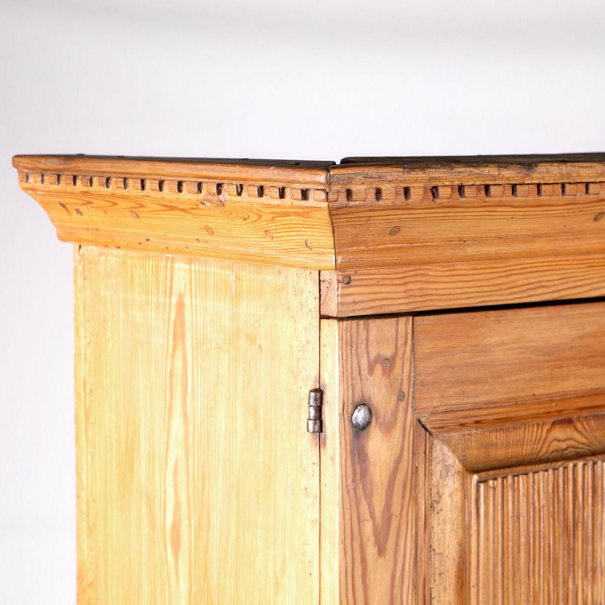 18th Century Swedish Gustavian Pine Linen Press, circa 1790–1800 For Sale 7