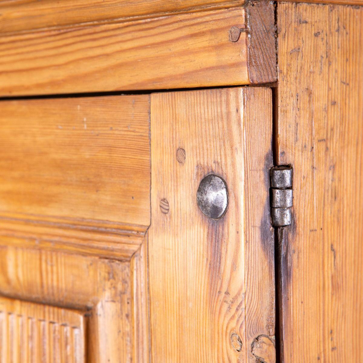 18th Century Swedish Gustavian Pine Linen Press, circa 1790–1800 For Sale 8