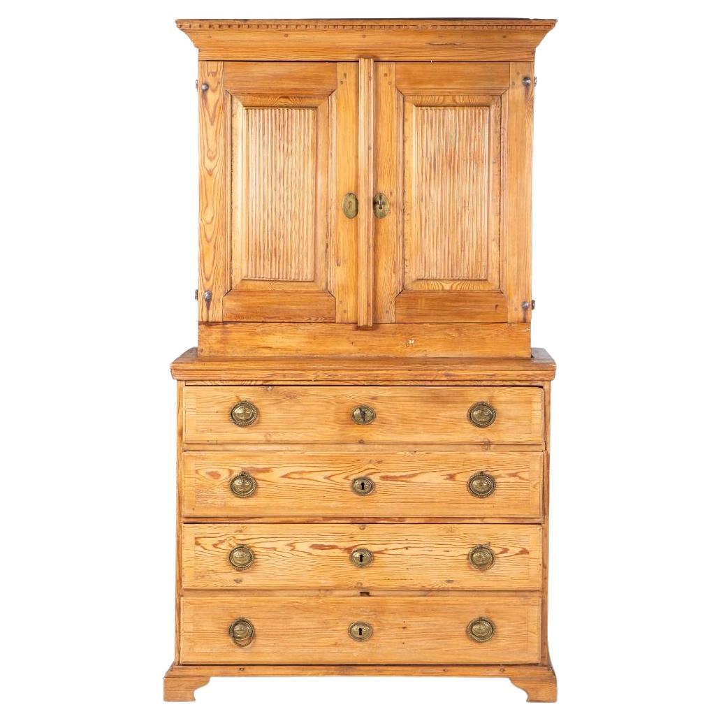 18th Century Swedish Gustavian Pine Linen Press, circa 1790–1800 For Sale