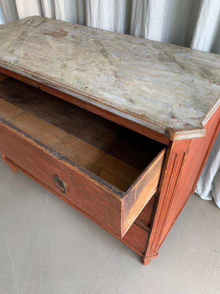 Gustavian Commode In Good Condition For Sale In Hellerup, DK