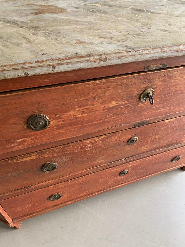 Late 18th Century Gustavian Commode For Sale
