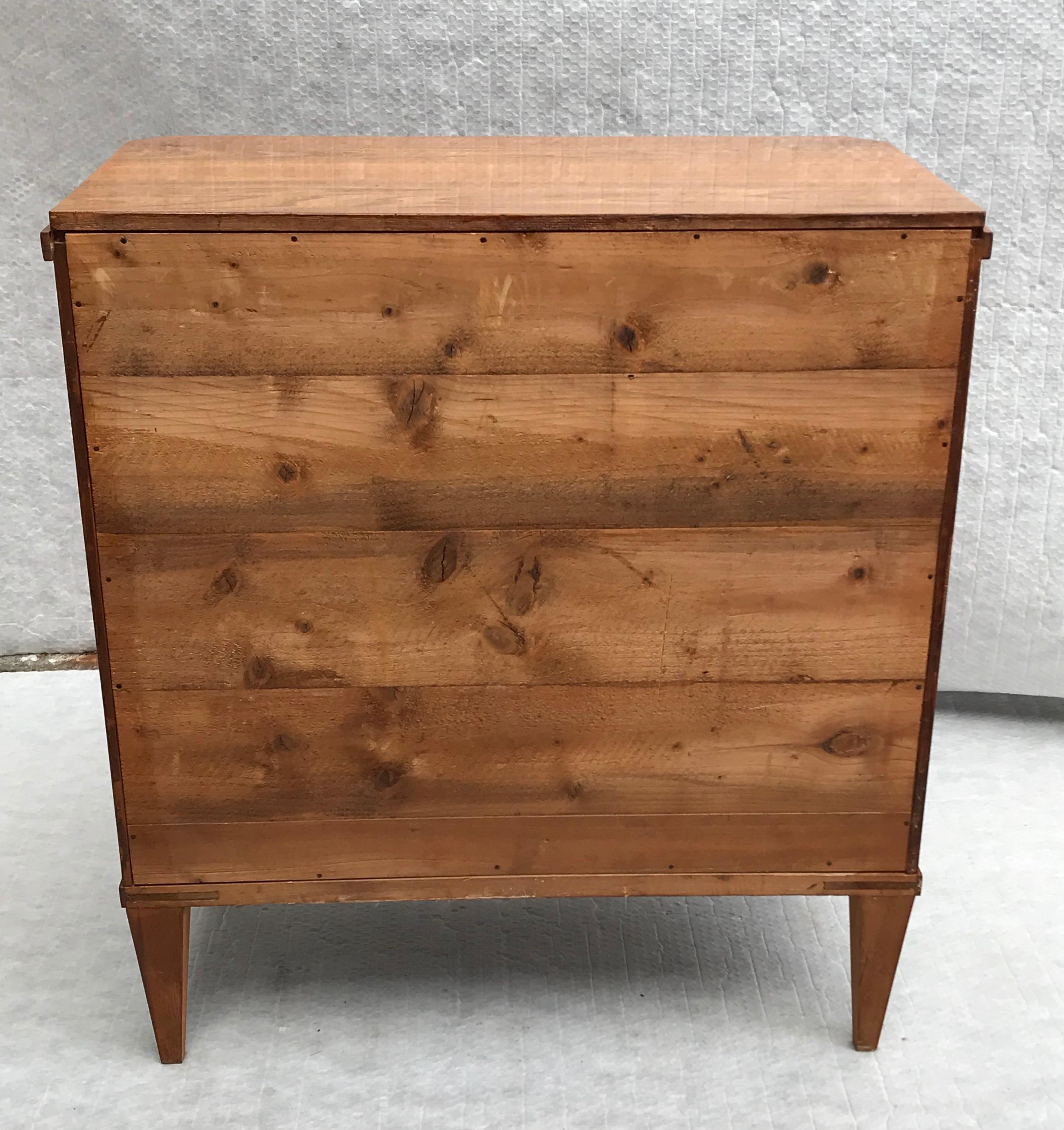 Beautiful small  Gustavian chest of drawers, Sweden, circa 1840, elmwood and yew veneer. In very good refinished condition.