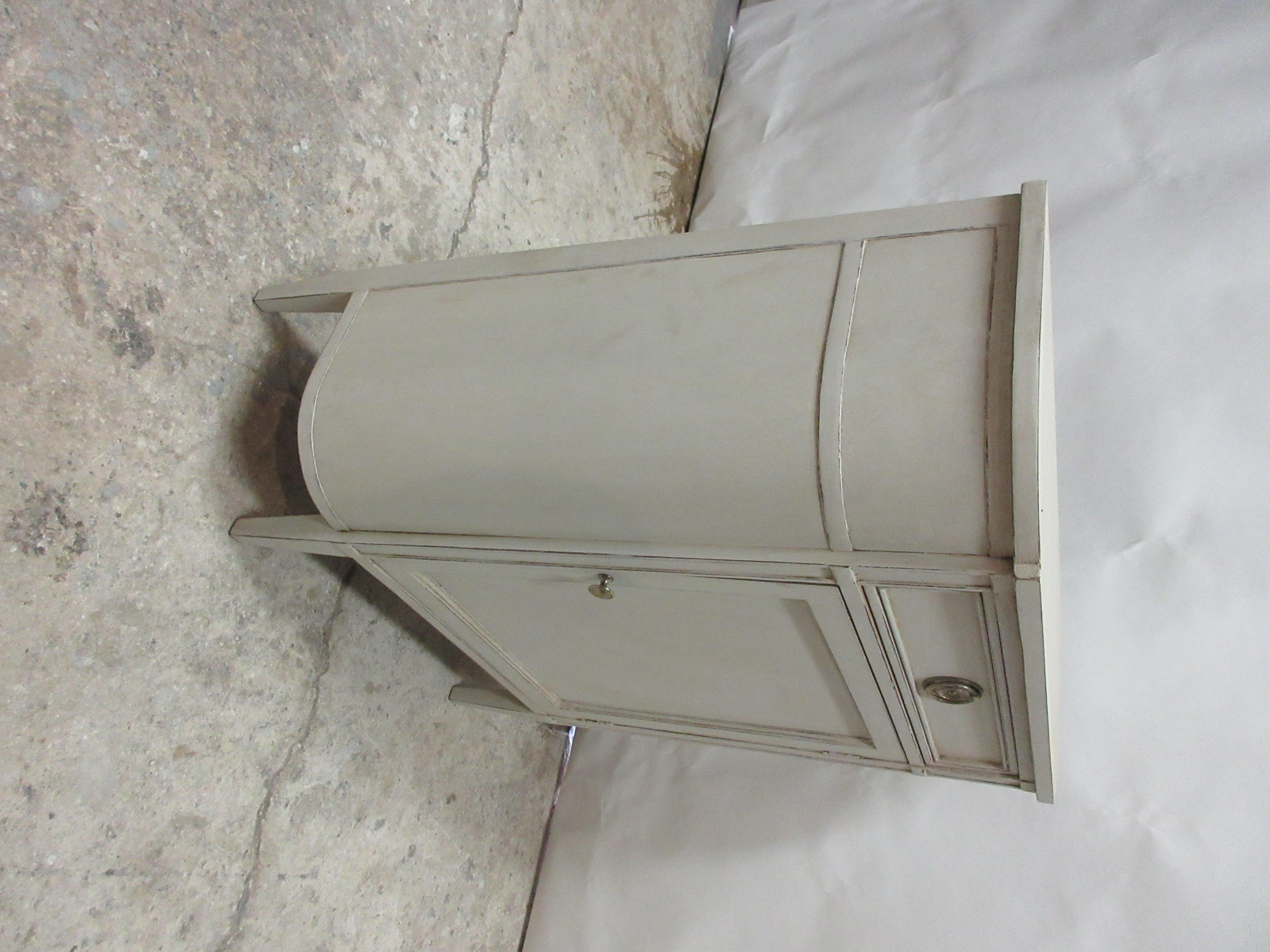 Gustavian Console Cabinet In Good Condition In Hollywood, FL
