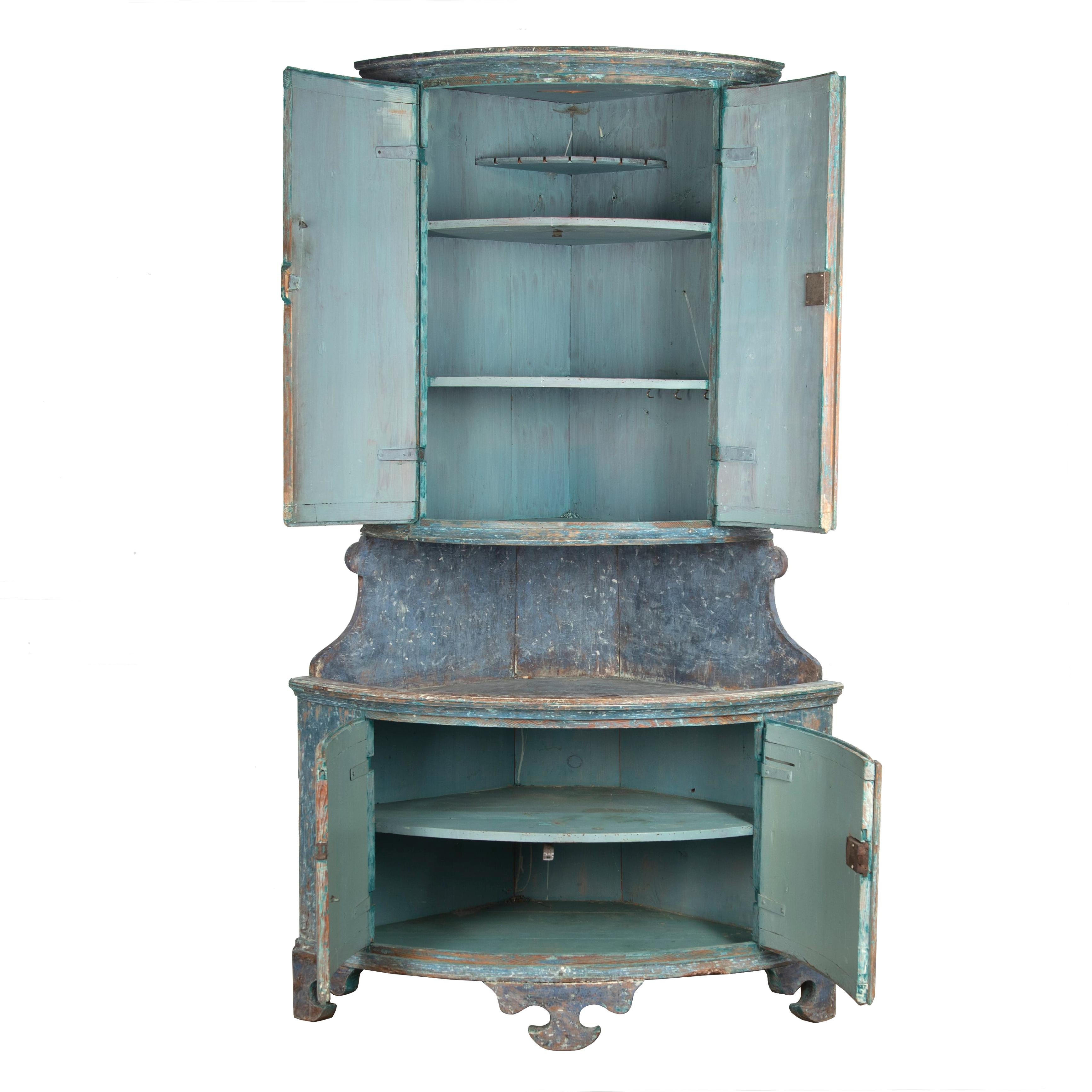 Exceptional 19th Century period Gustavian corner cabinet.
With a rounded top section, opening to useful storage shelves. Below are carved backboards and two further doors opening to further storage.
With original paint on the exterior, re-painted