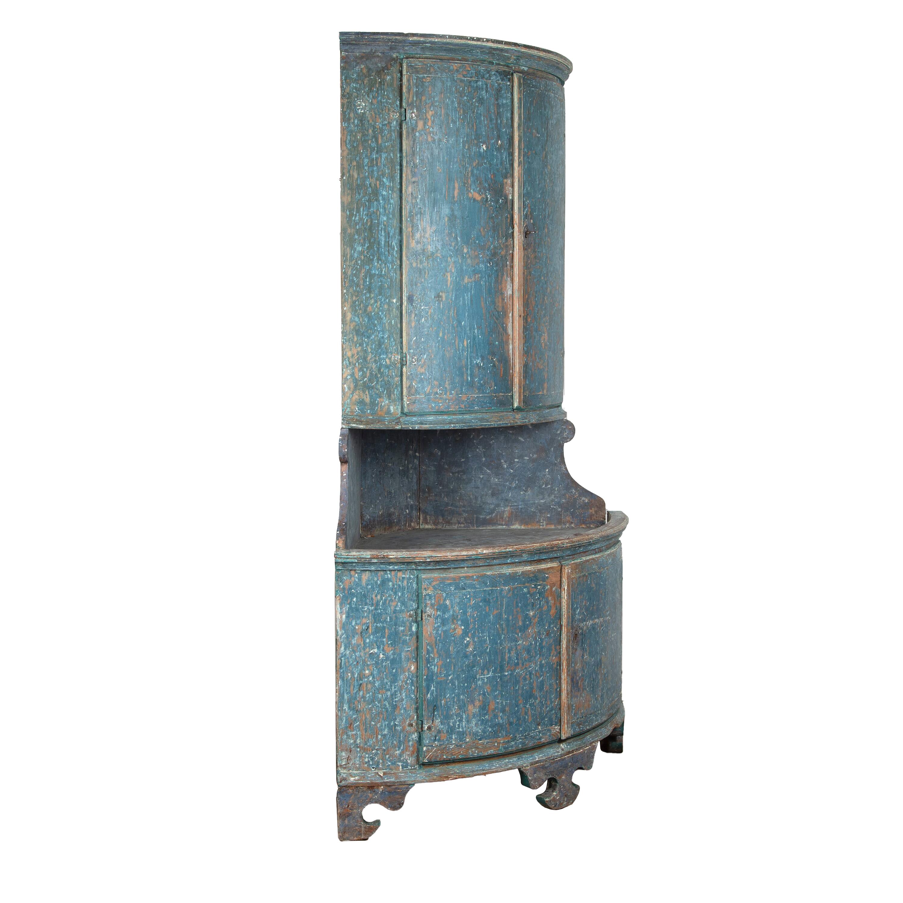 Gustavian Corner Cabinet in Original Blue Paint In Good Condition In Tetbury, Gloucestershire