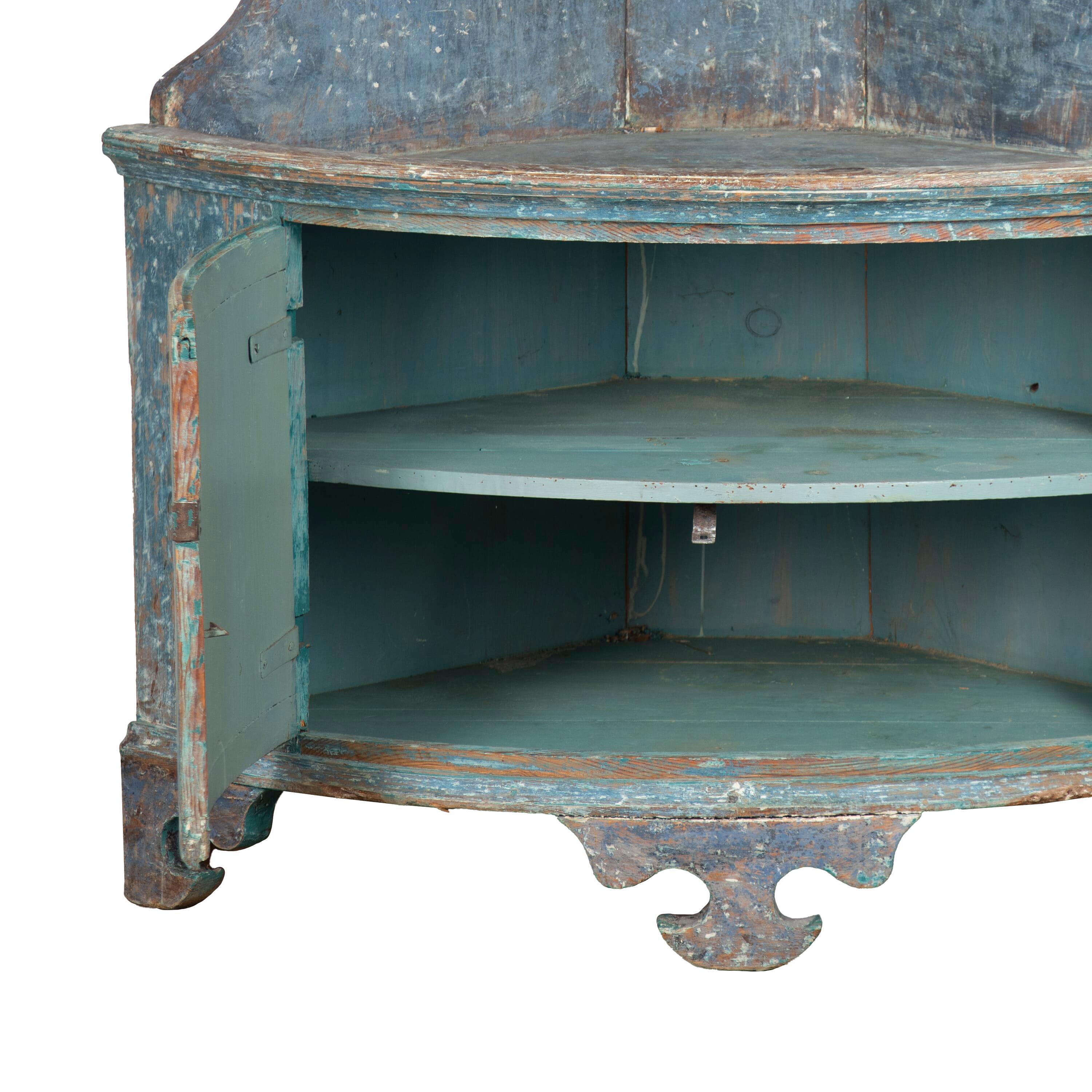 Gustavian Corner Cabinet in Original Blue Paint 1