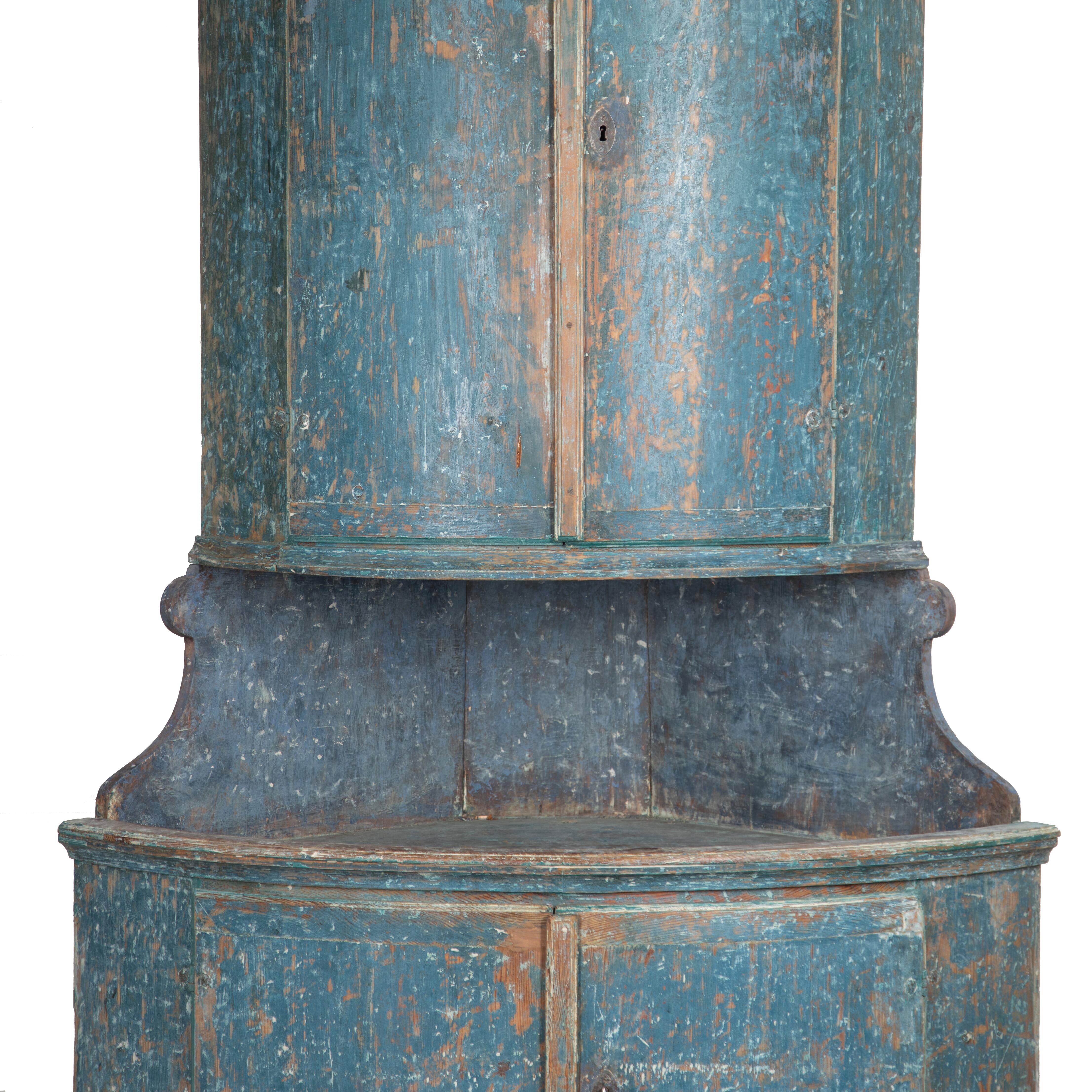 Gustavian Corner Cabinet in Original Blue Paint 3