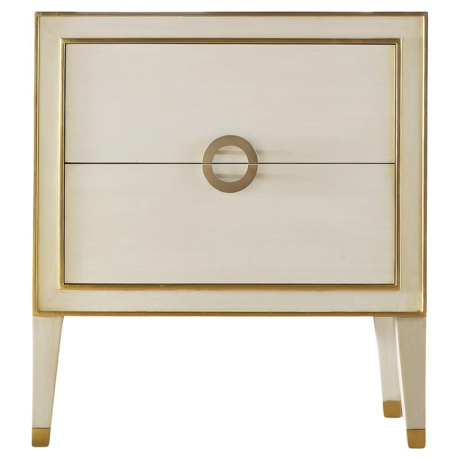 Mesilla de noche Gustavian pintada en crema