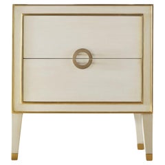 Mesilla de noche Gustavian pintada en crema