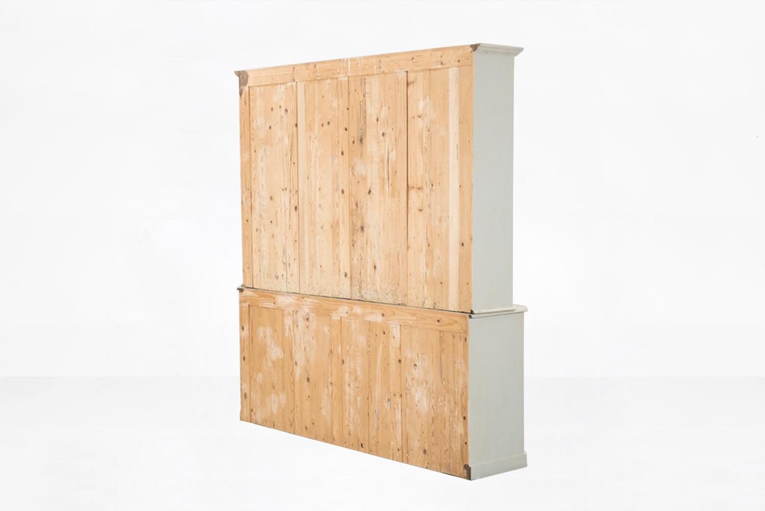 Gustavian Cupboard, 19th Century In Good Condition In Barcelona, ES