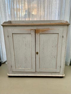 Armoire gustavienne