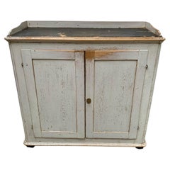 Gustavianischer Schrank