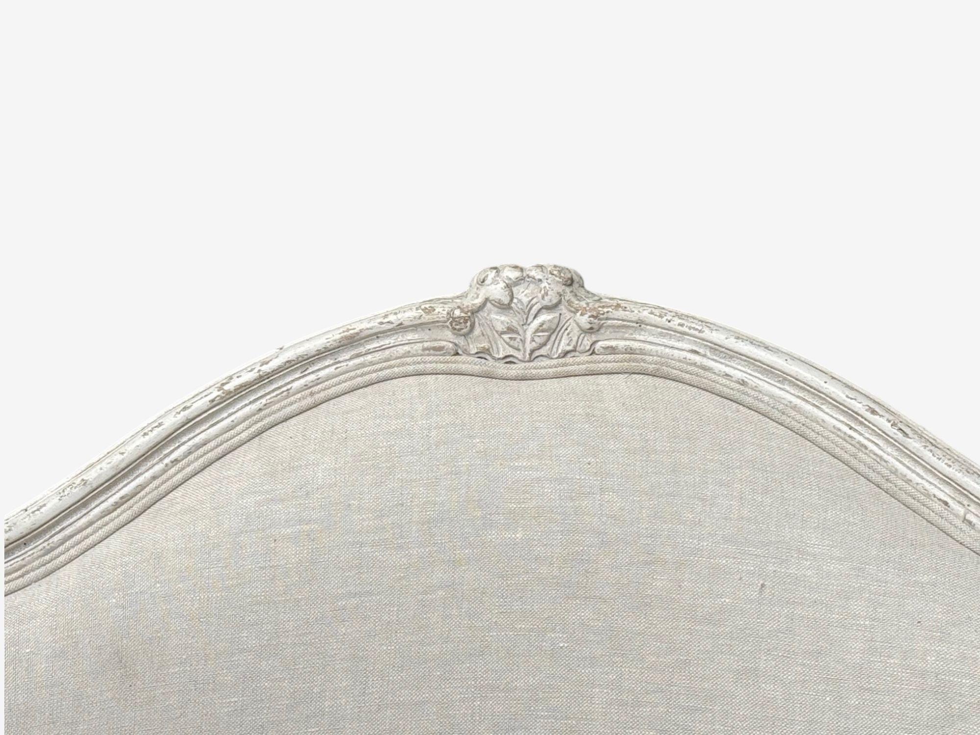 Gustavien, peinture blanche vieillie, lin, banquette de jour suédoise, Suède, 20e siècle en vente 4