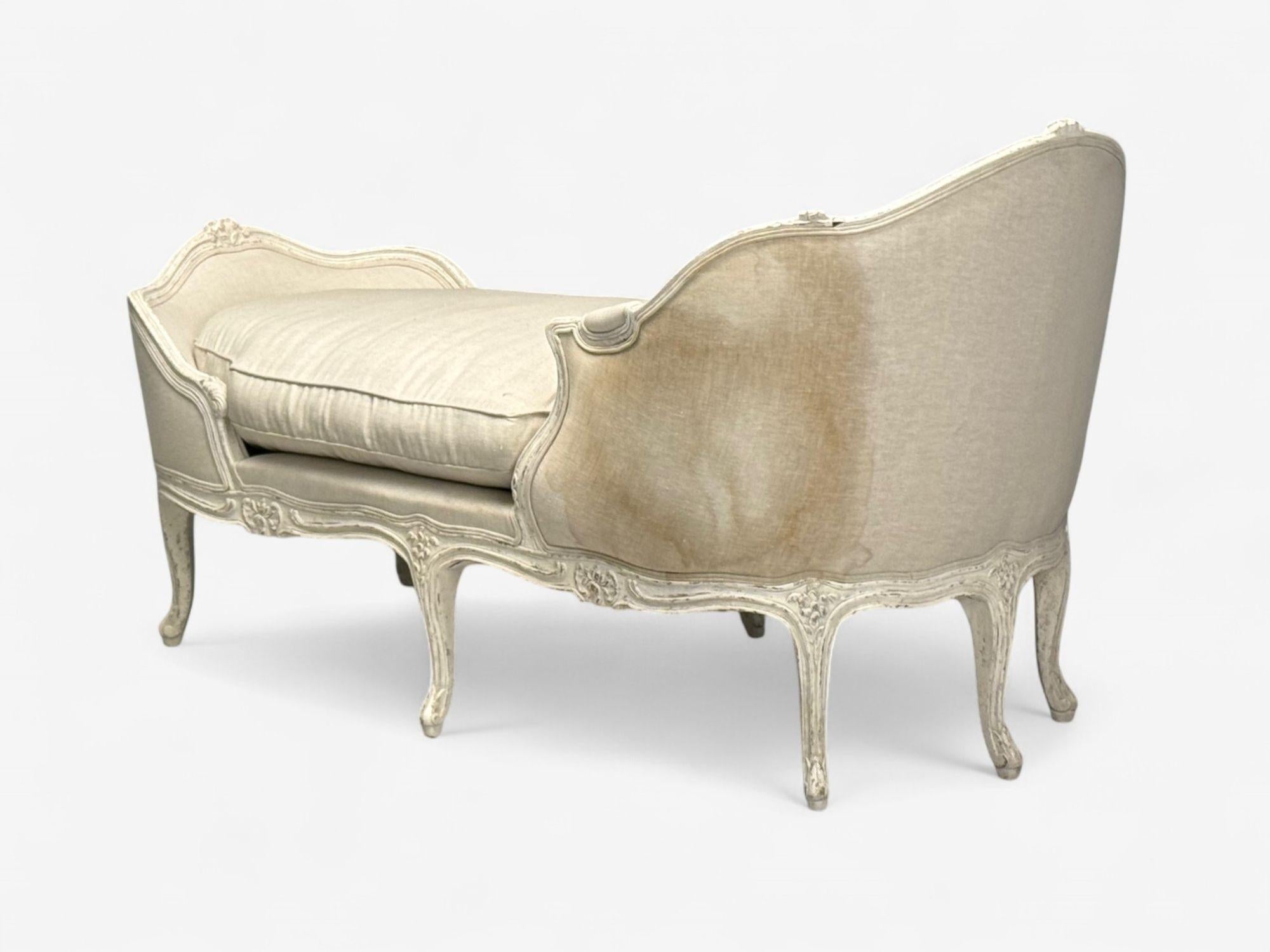 Gustavien, peinture blanche vieillie, lin, banquette de jour suédoise, Suède, 20e siècle en vente 3