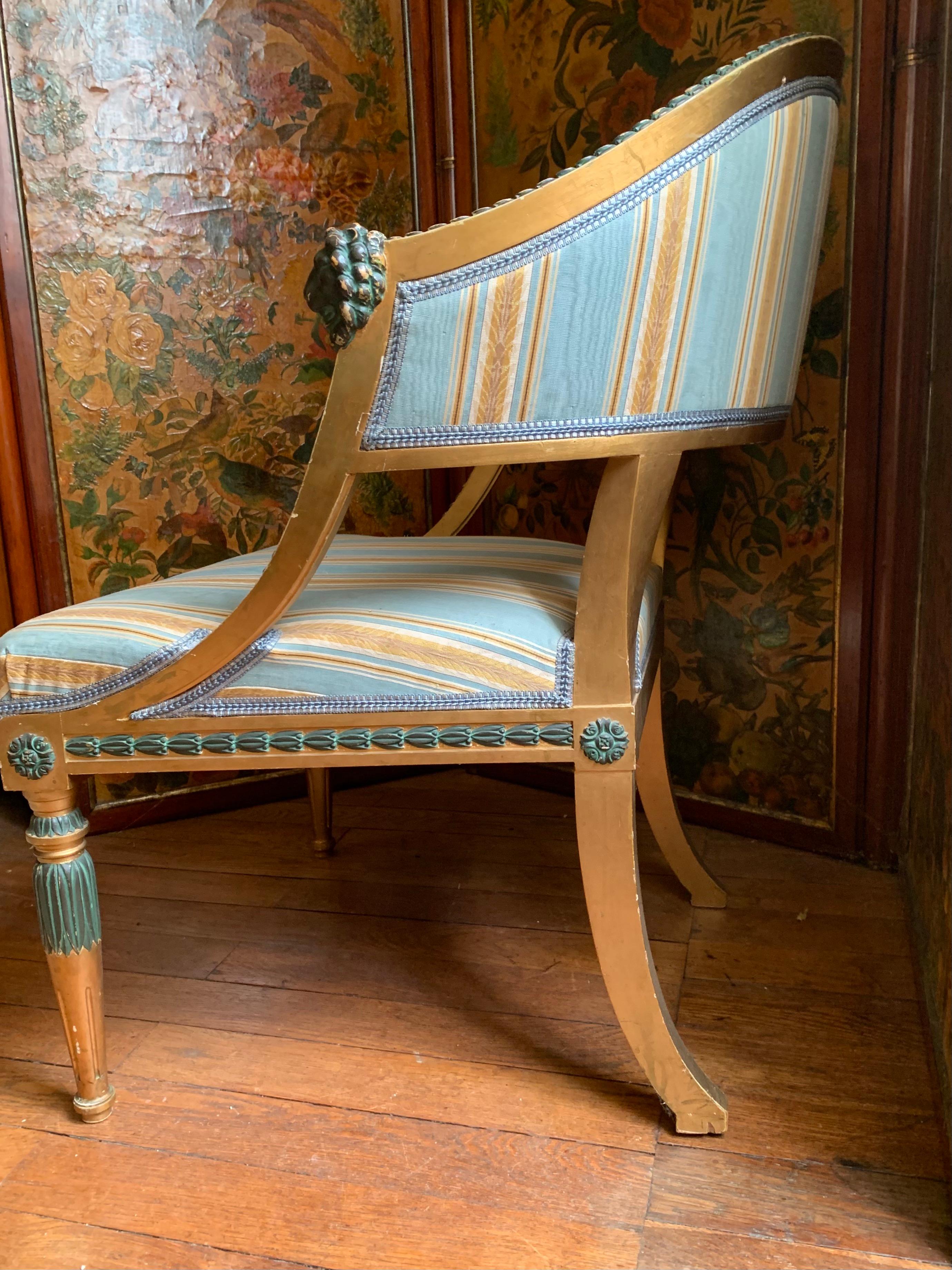 Gustavianische vergoldete Sessel mit Löwenköpfen, ein Paar,  Schweden, Ende des 19. Jahrhunderts  im Zustand „Gut“ im Angebot in Paris, FR