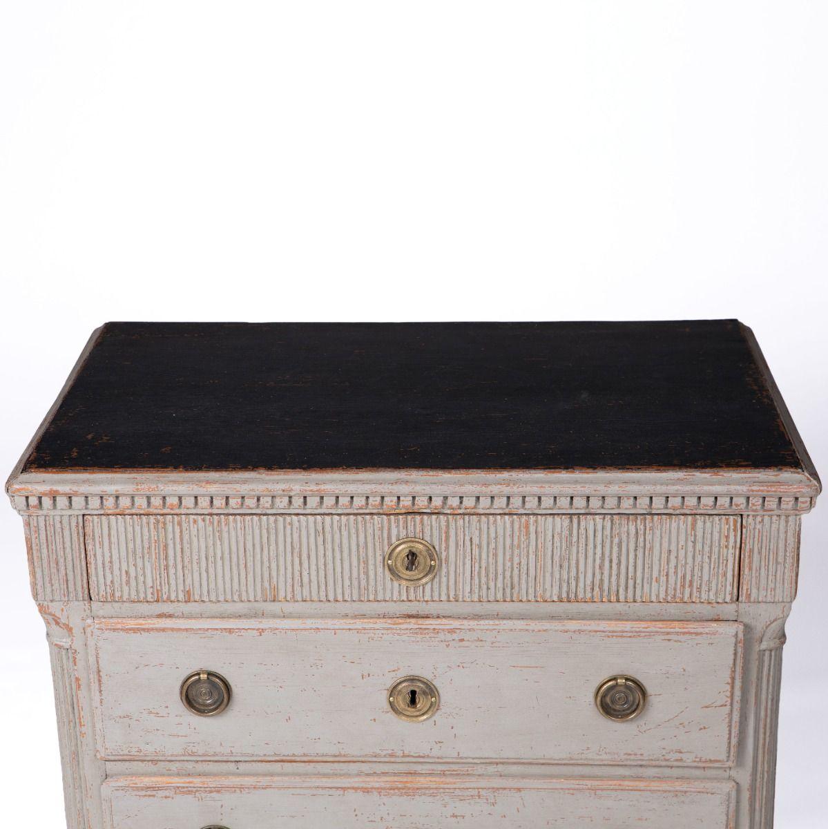 Cómoda Gustaviana Pintada Gris / Negra Sueco en venta