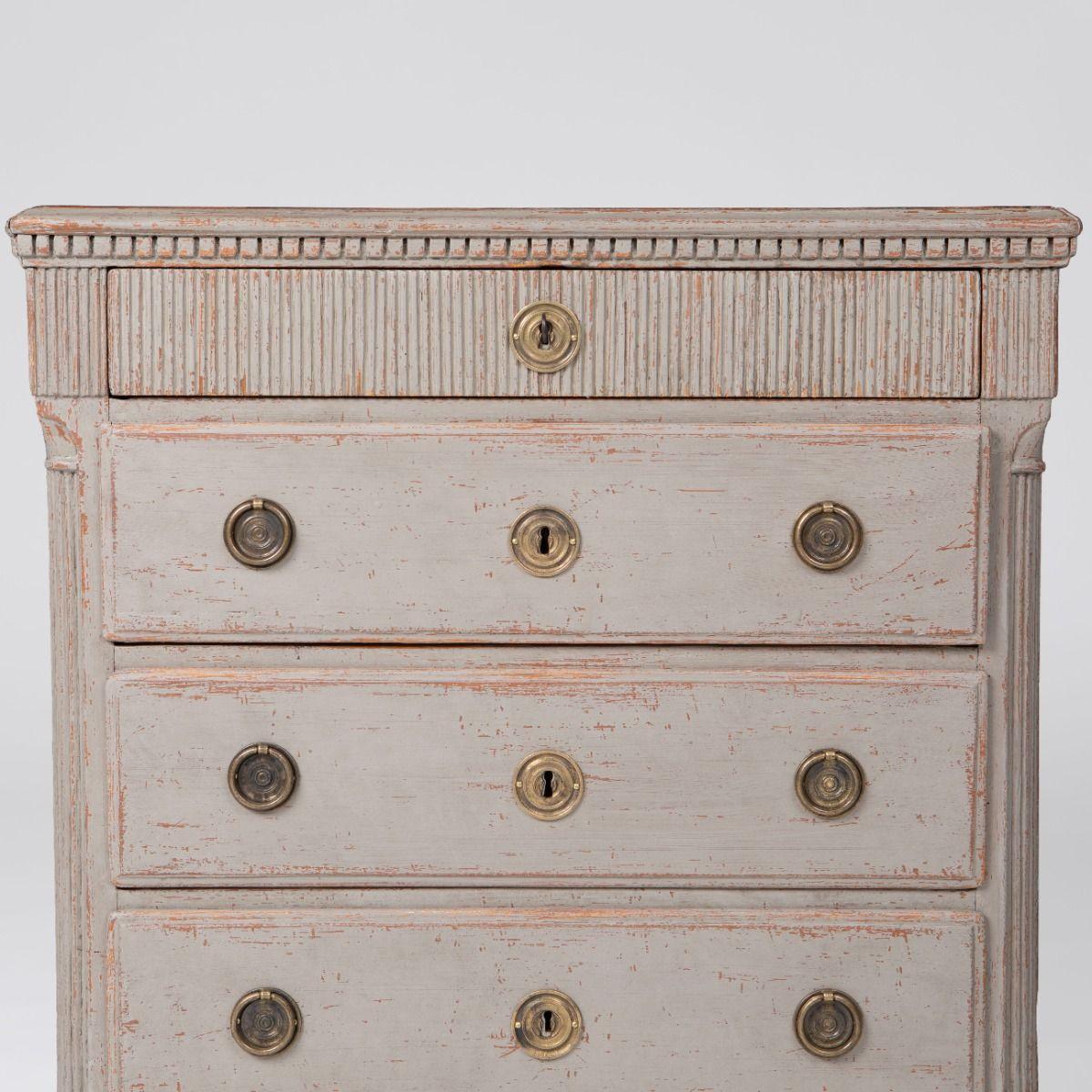 Cómoda Gustaviana Pintada Gris / Negra Pintado en venta