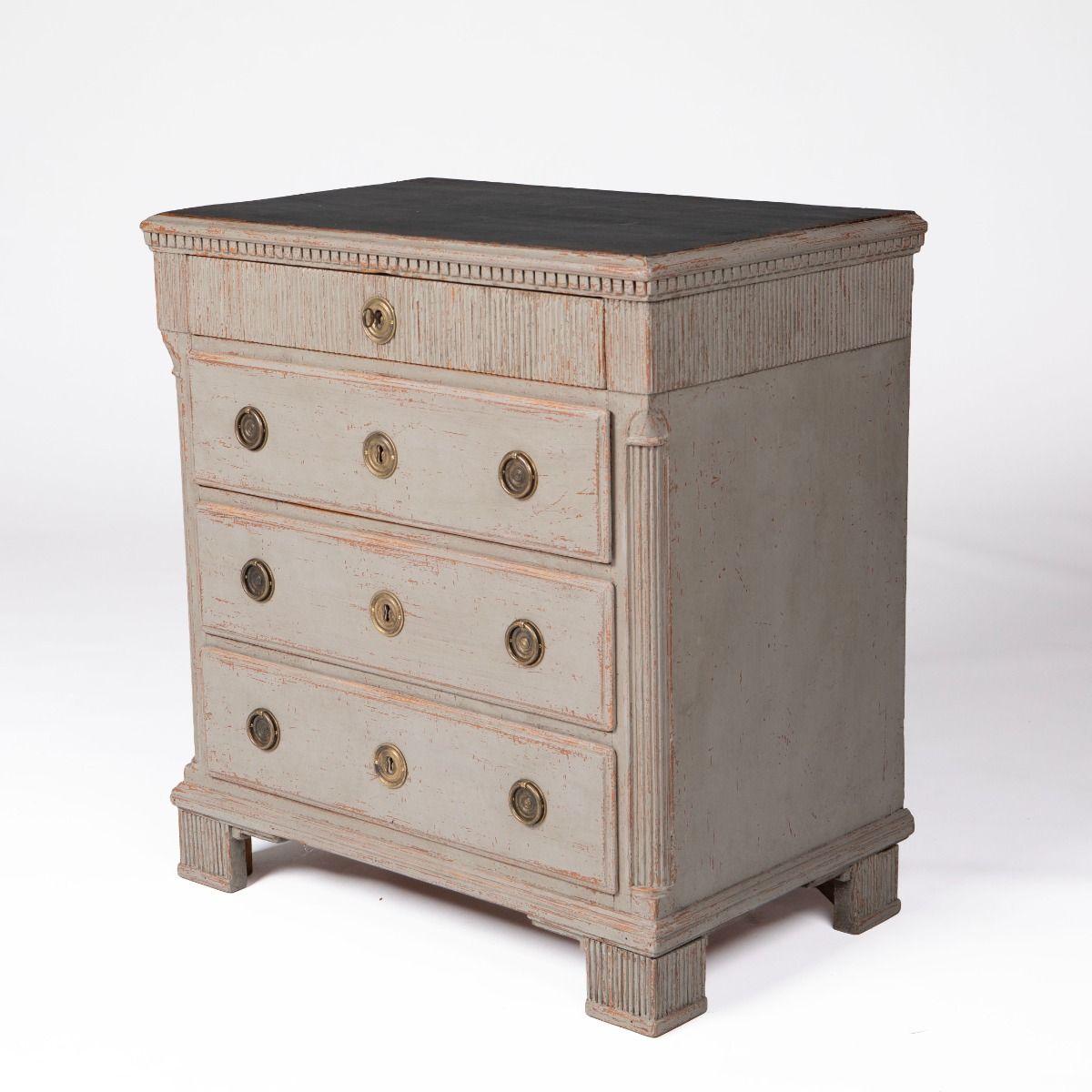 Cómoda Gustaviana Pintada Gris / Negra en venta 1