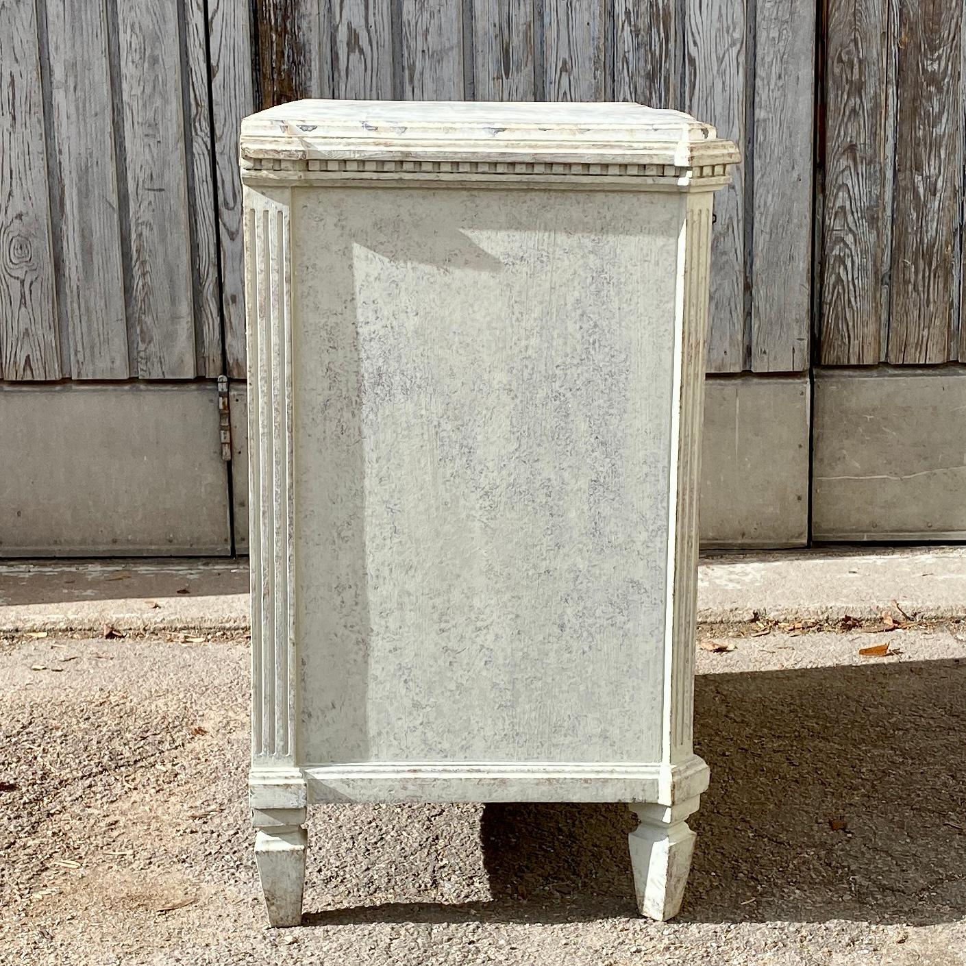 Gustavian Grey Painted 3 Drawer Dresser with Faux Marble Top, Sweden, 1850-1880 For Sale 10