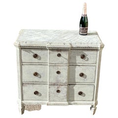 Comò a 3 cassetti dipinto di grigio Gustavo con piano in finto marmo, Svezia, 1850-1880