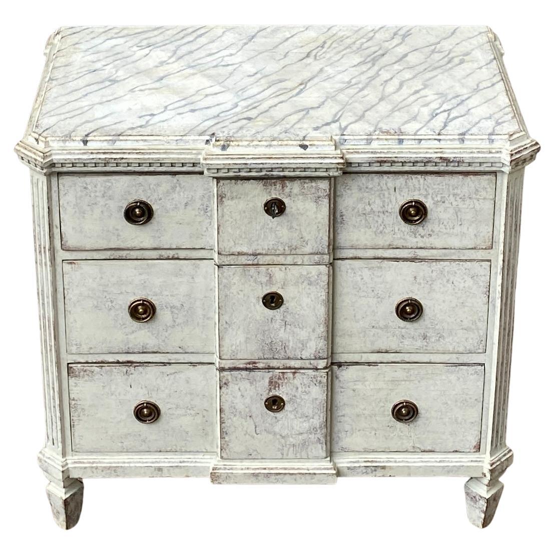 Hand-Crafted Gustavian Grey Painted 3 Drawer Dresser with Faux Marble Top, Sweden, 1850-1880 For Sale