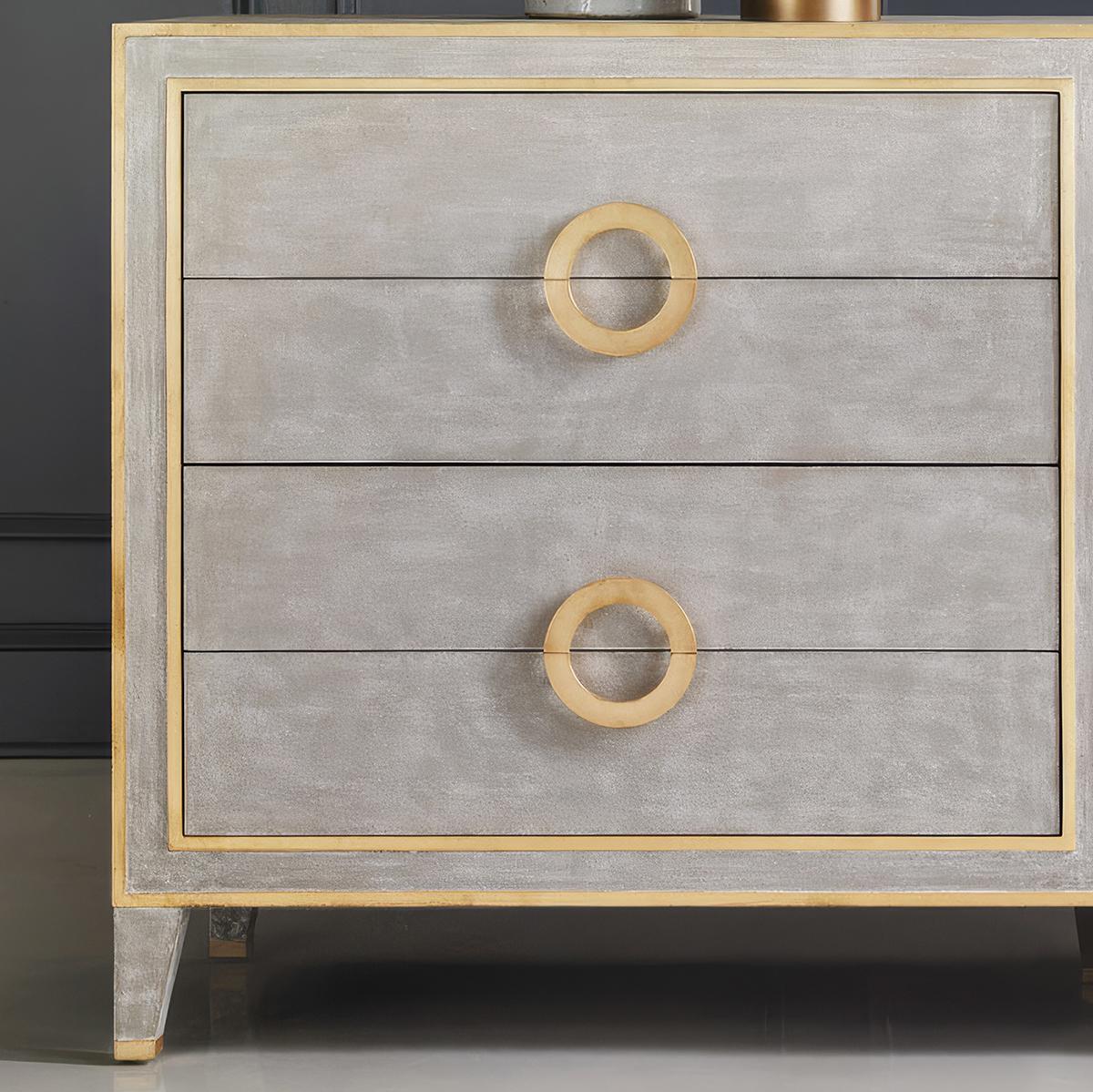 Vietnamita Cassettone Gustavian dipinto di grigio in vendita