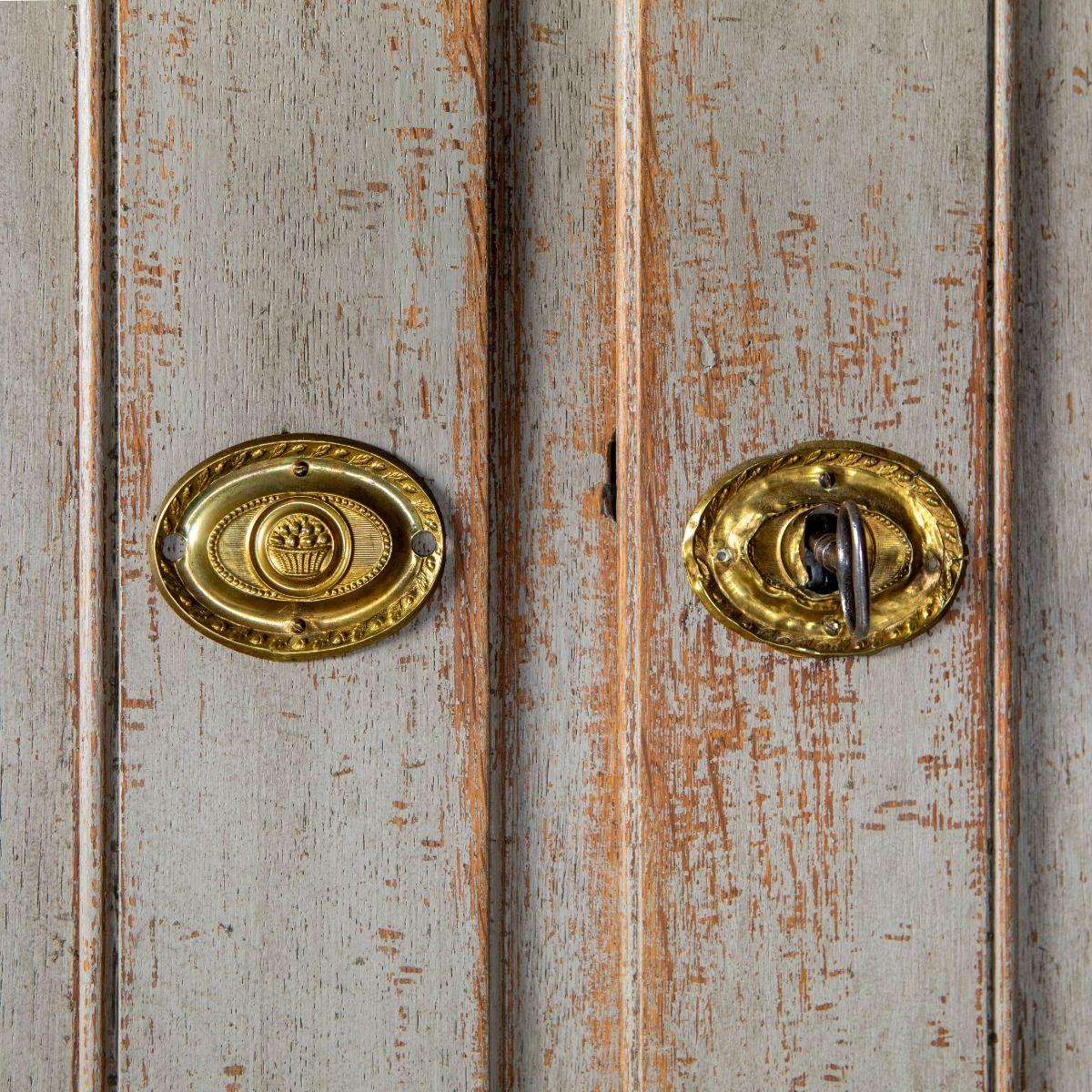 Gustavianische hellgrau bemalte Kommode / Sekretär 1780 - 80 im Angebot 3