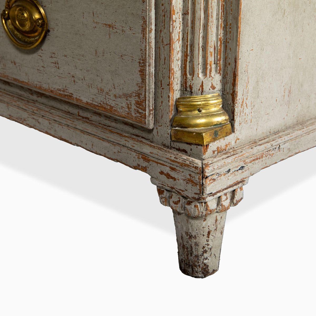 Gustavianische hellgrau bemalte Kommode / Sekretär 1780 - 80 im Angebot 9