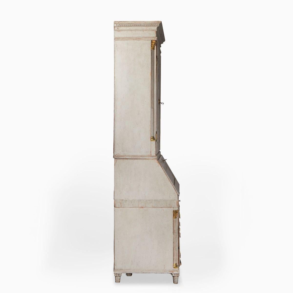 Gustavianische hellgrau bemalte Kommode / Sekretär 1780 - 80 (Gemalt) im Angebot