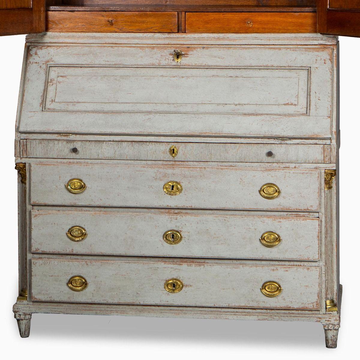 Gustavianische hellgrau bemalte Kommode / Sekretär 1780 - 80 im Zustand „Gut“ im Angebot in Kastrup, DK