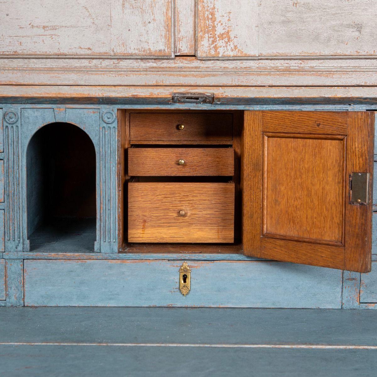 Gustavianische hellgrau bemalte Kommode / Sekretär 1780 - 80 (Messing) im Angebot