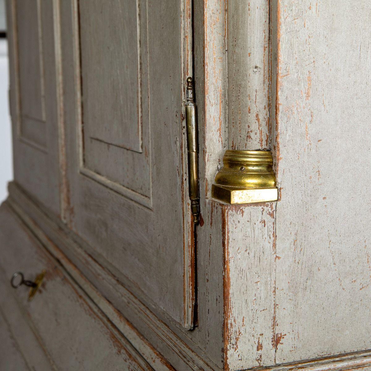 Gustavianische hellgrau bemalte Kommode / Sekretär 1780 - 80 im Angebot 1