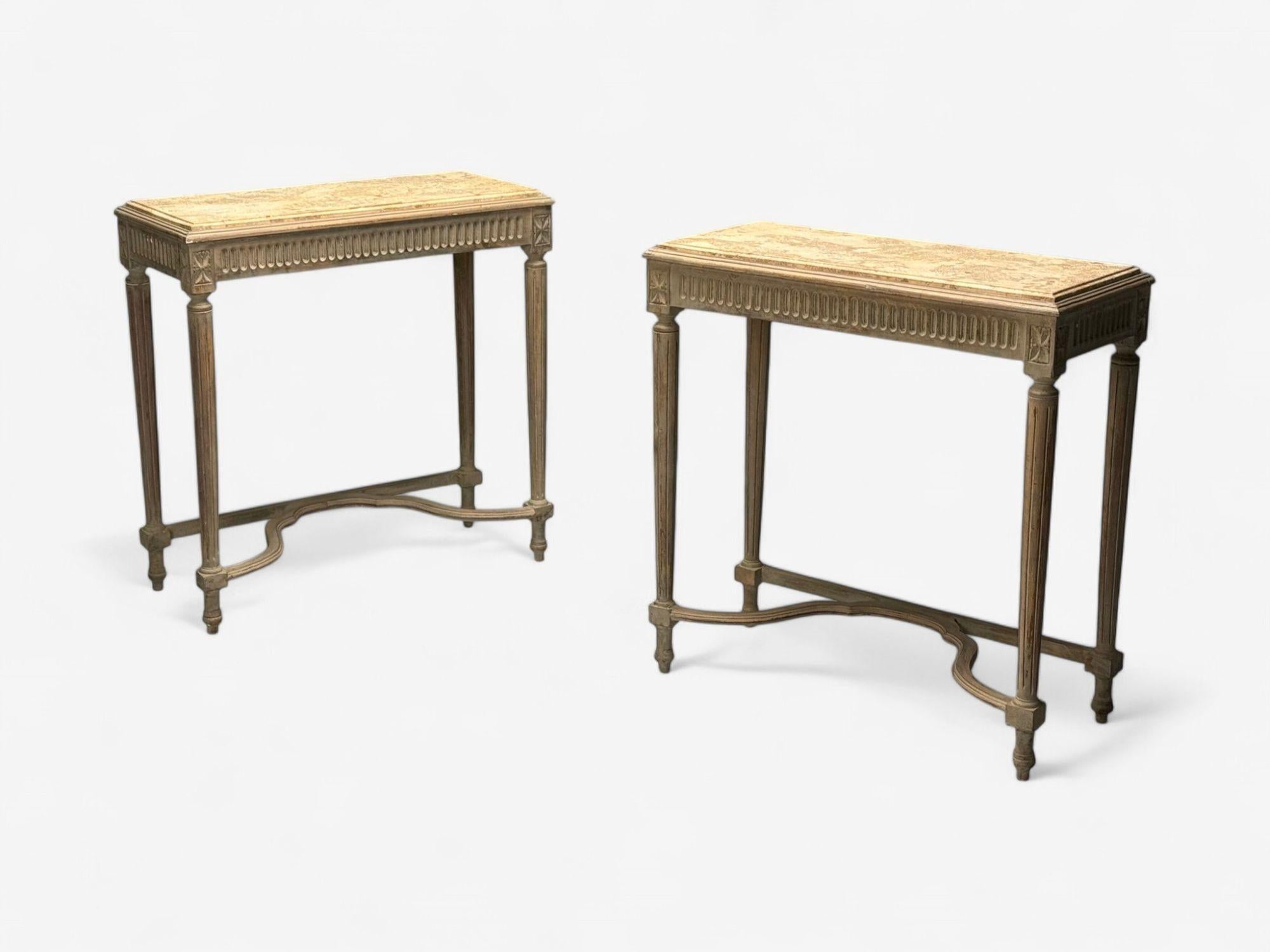 Français Consoles de style Louis XVI, bois gris vieilli, marbre, France en vente