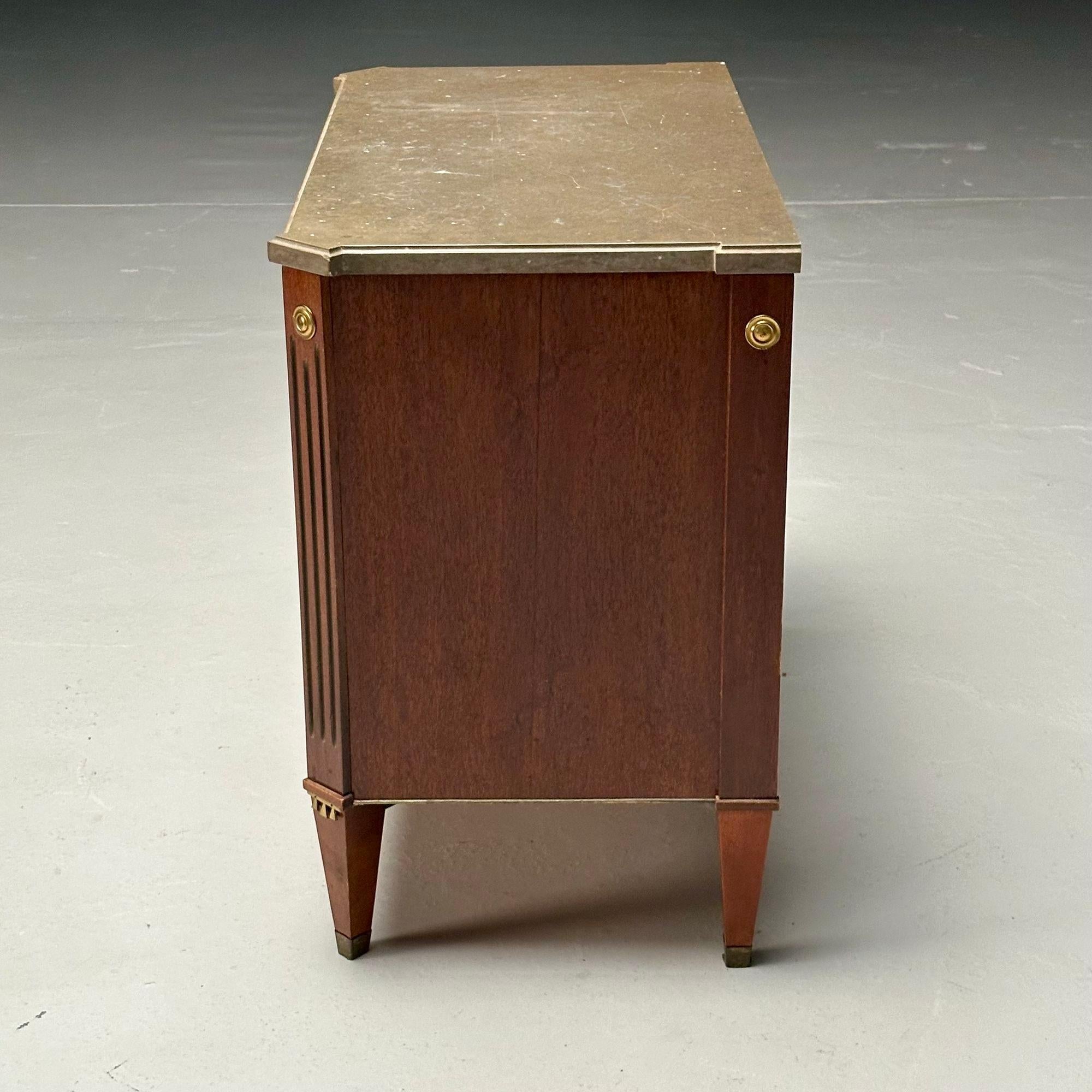Ottone Gustavo, stile Luigi XVI, piccola cassapanca svedese, ottone, marmo, Svezia, anni '70 in vendita