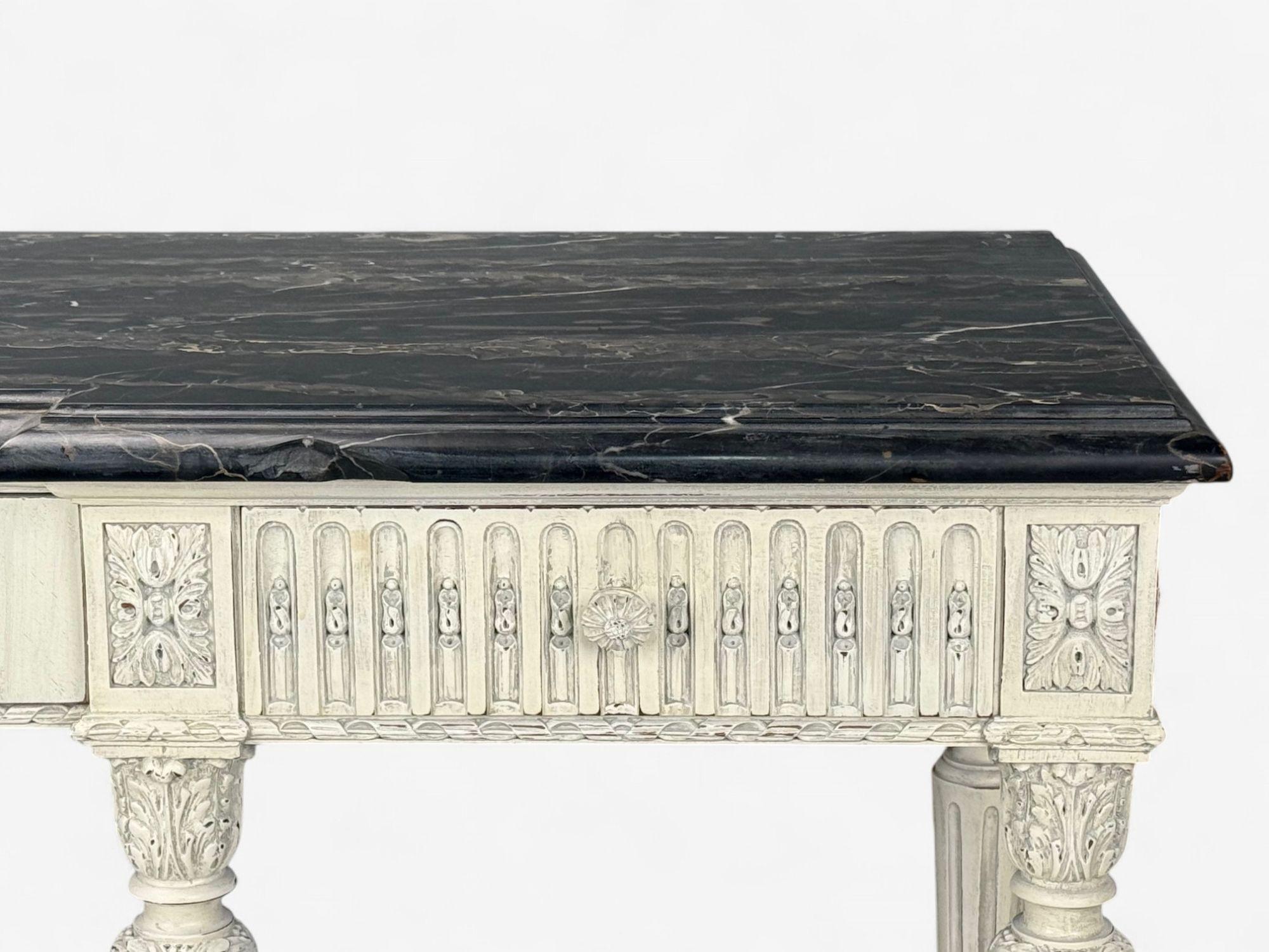 Mesa consola pintada de blanco, estilo Luis XVI Gustaviano, Francia, mármol, 1910 finales del siglo XX en venta