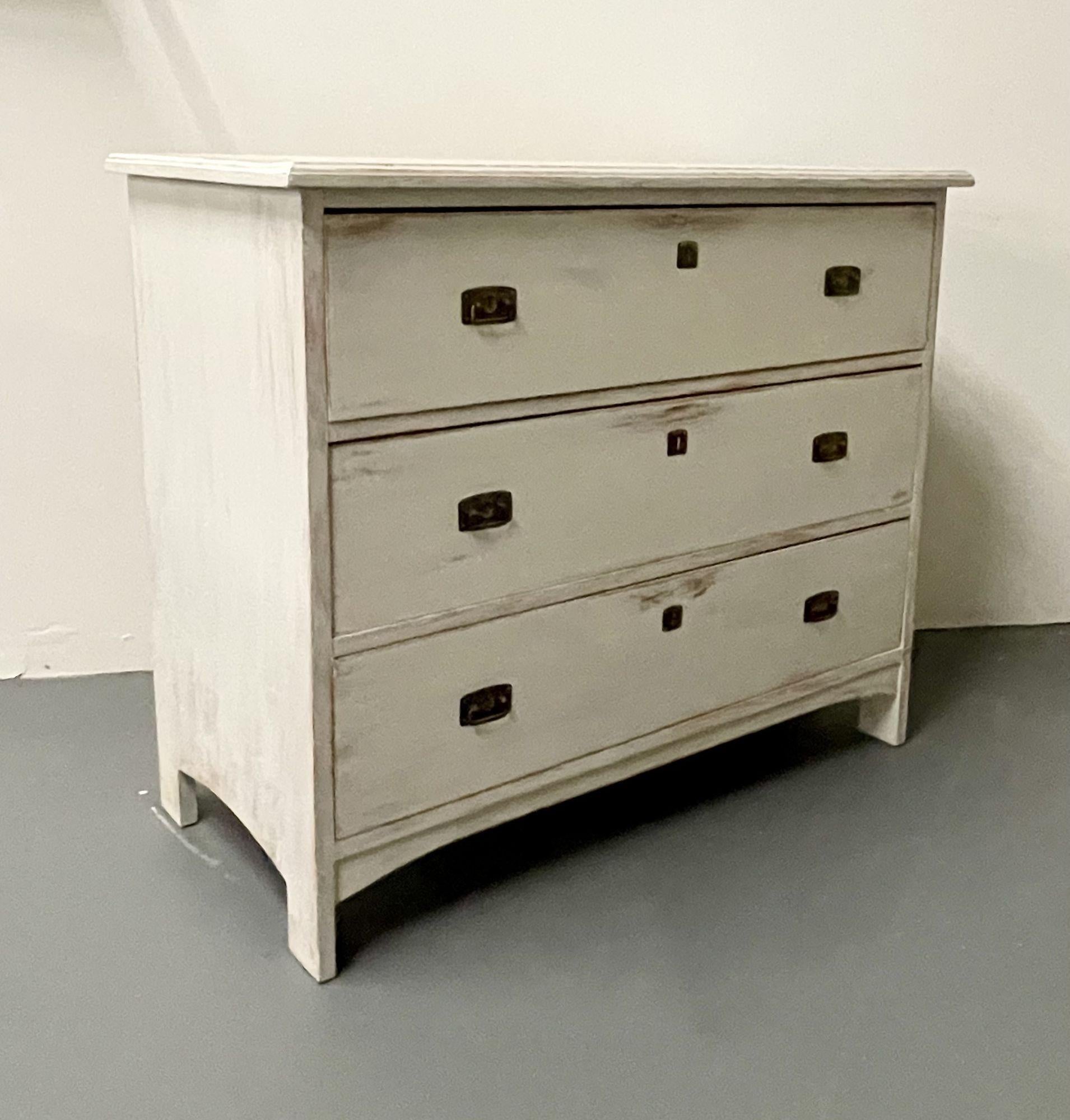 Gustavian paint distressed swedish chest / dresser, brass, Sweden
 
Single Gustavian dresser manufactured in Sweden in it's original paint distressed finish having a set of three lockable graduating drawers and a pair of brass pulls on each.
