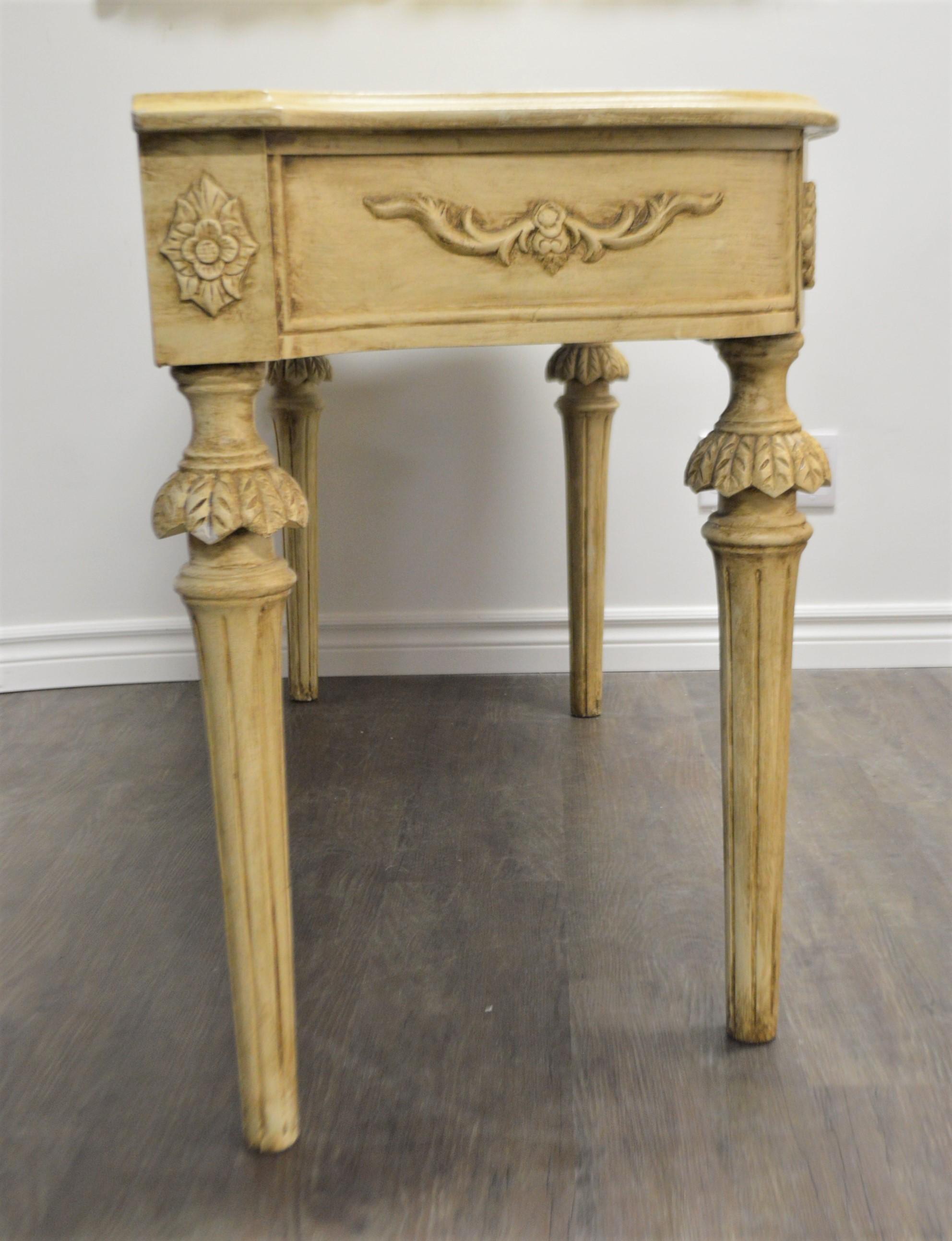 Gustavian wooden console table, sofa table painted in a light gold tone with attractive carved details at the apron and at the top of the fluted legs.
Would also make a practical library table. Measures: width 59 1/2