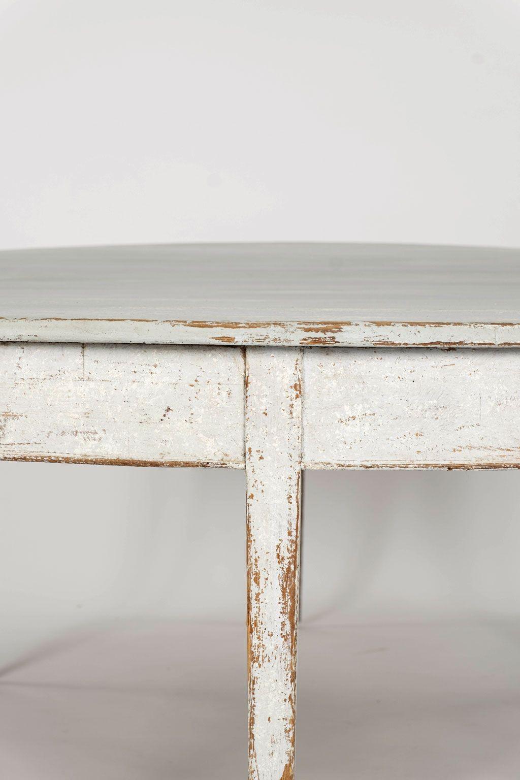 Mesa de Comedor Pintada Gustaviana Circa 1810 principios del siglo XIX en venta