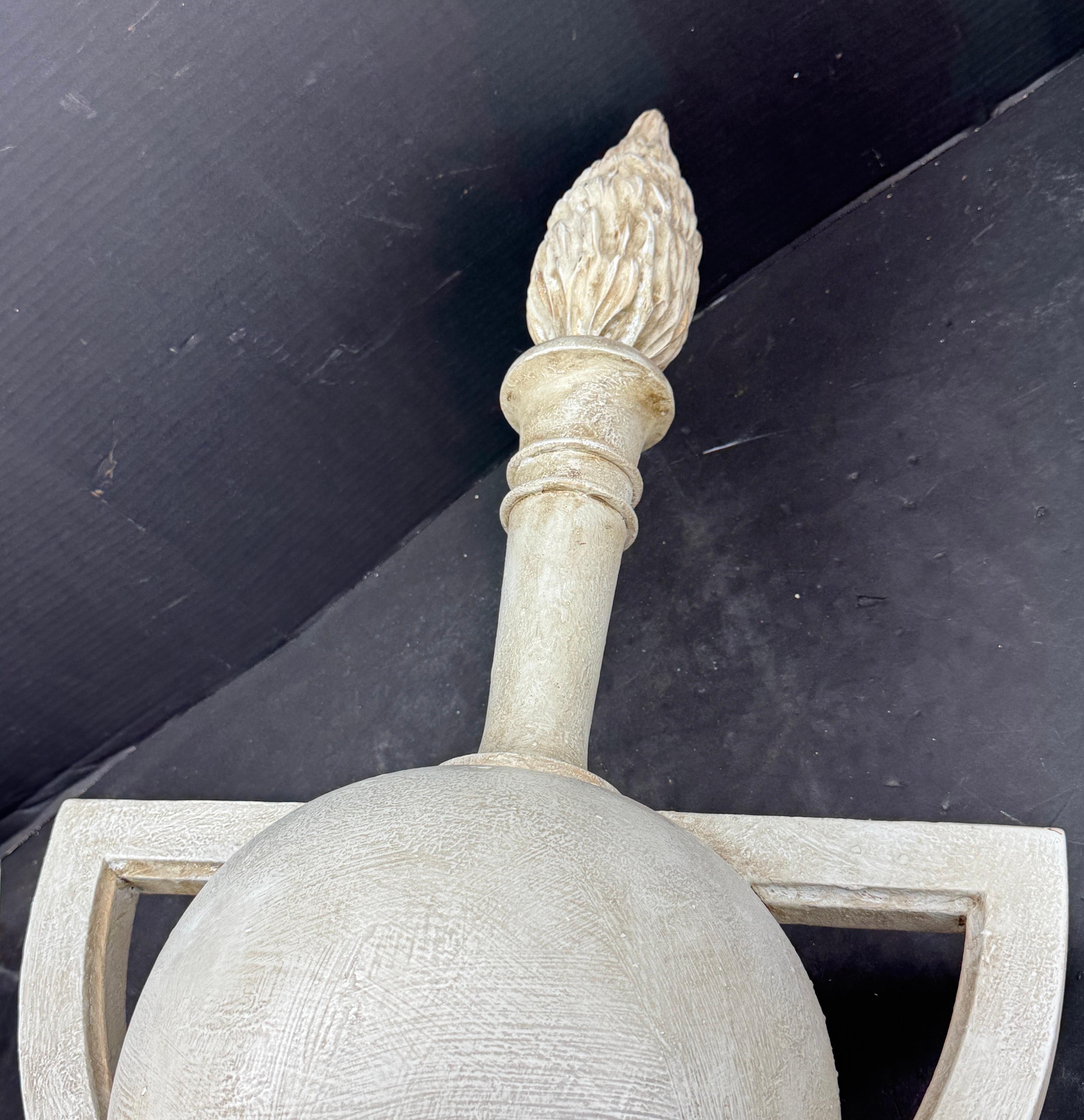 Gustavian Painted Flambeau Flame Urn Sculpture with Finial im Zustand „Gut“ im Angebot in Haddonfield, NJ