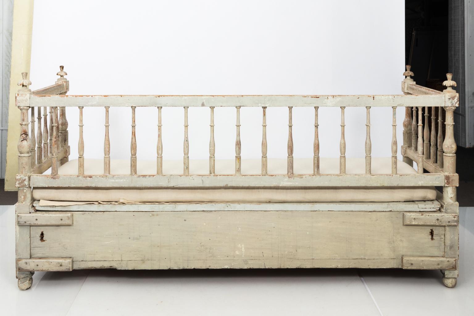 Gustavian Painted Sofa, circa 1790s For Sale 2