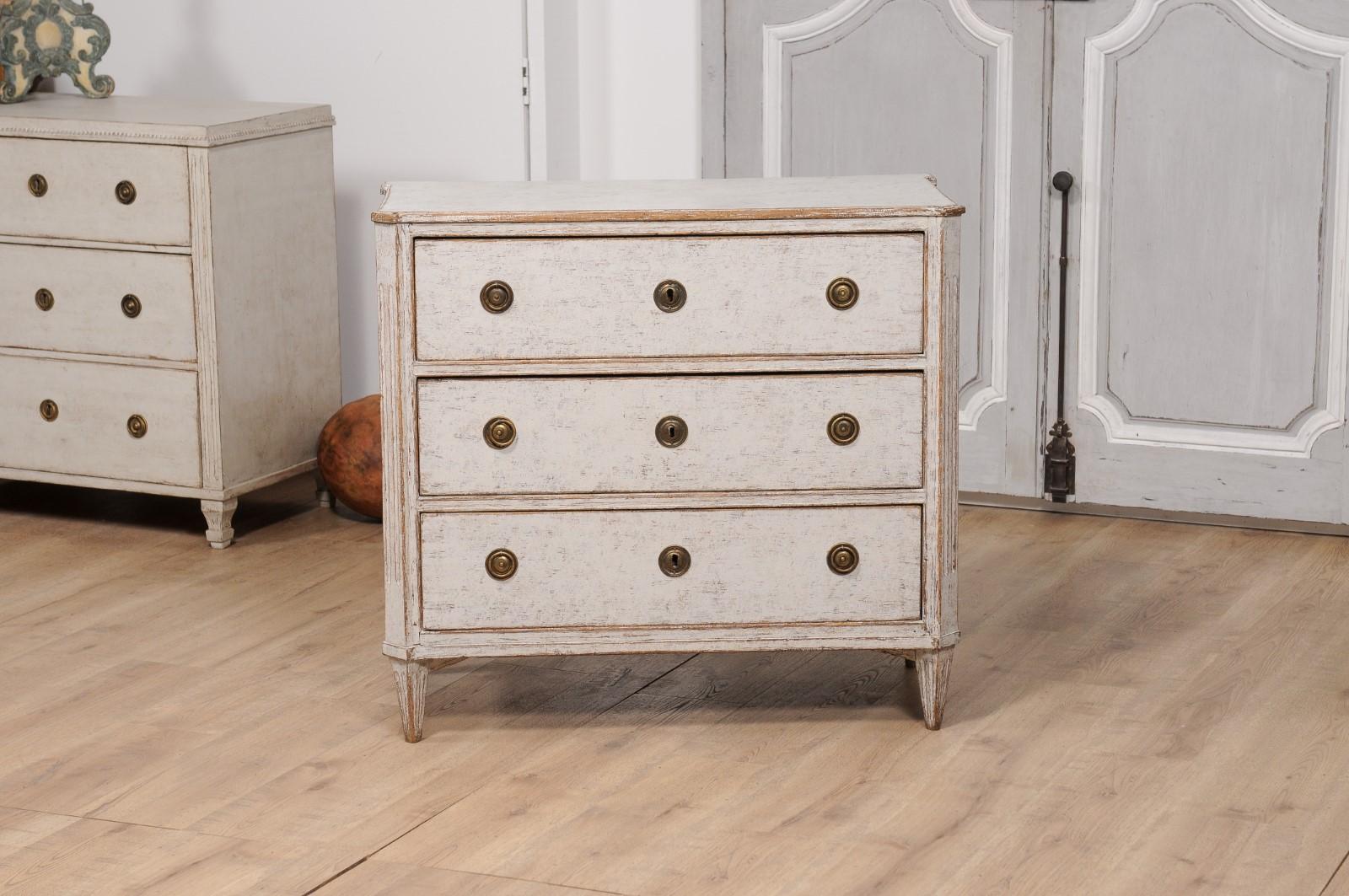 Gustavian Period 1800s Swedish Dove Grey Painted Three-Drawer Chest In Good Condition For Sale In Atlanta, GA